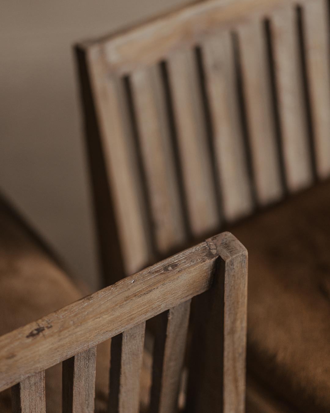 Paar Pierre Jeanneret Sessel ohne Armlehnen, Modell PJ-SI-18-A

Erstellt für Chandigarh in den Gründungsjahren der Stadt. Die zwischen 1955 und 1960 entworfenen Stühle wurden ursprünglich sowohl für Privatwohnungen als auch für institutionelle