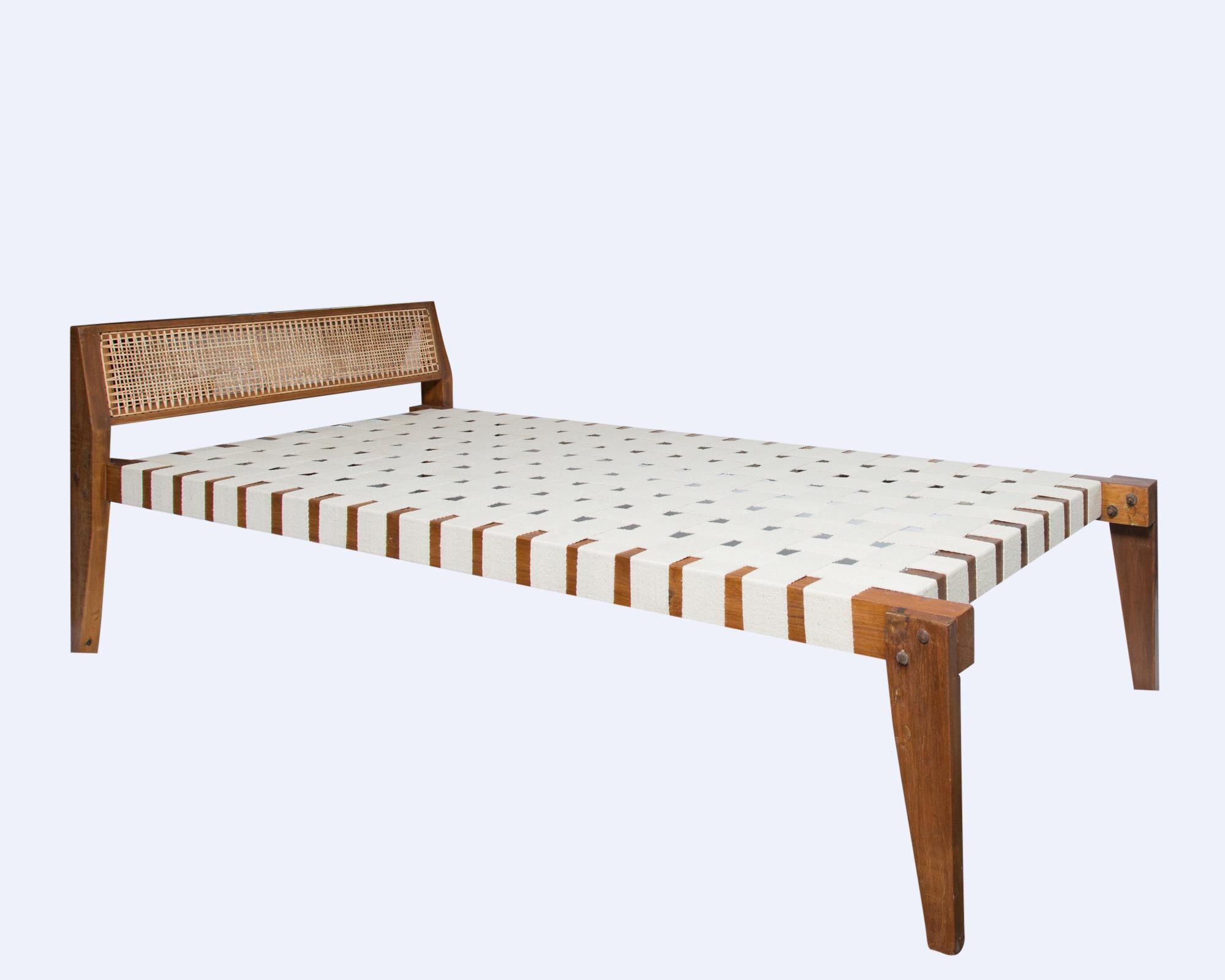 Pierre Jeanneret bed of teak
• Excellent condition for age
• Includes certificate of authenticity, certified by Jacques Dworczak, world-renowned Pierre Jeanneret authenticator and collector, author of the Assouline book 