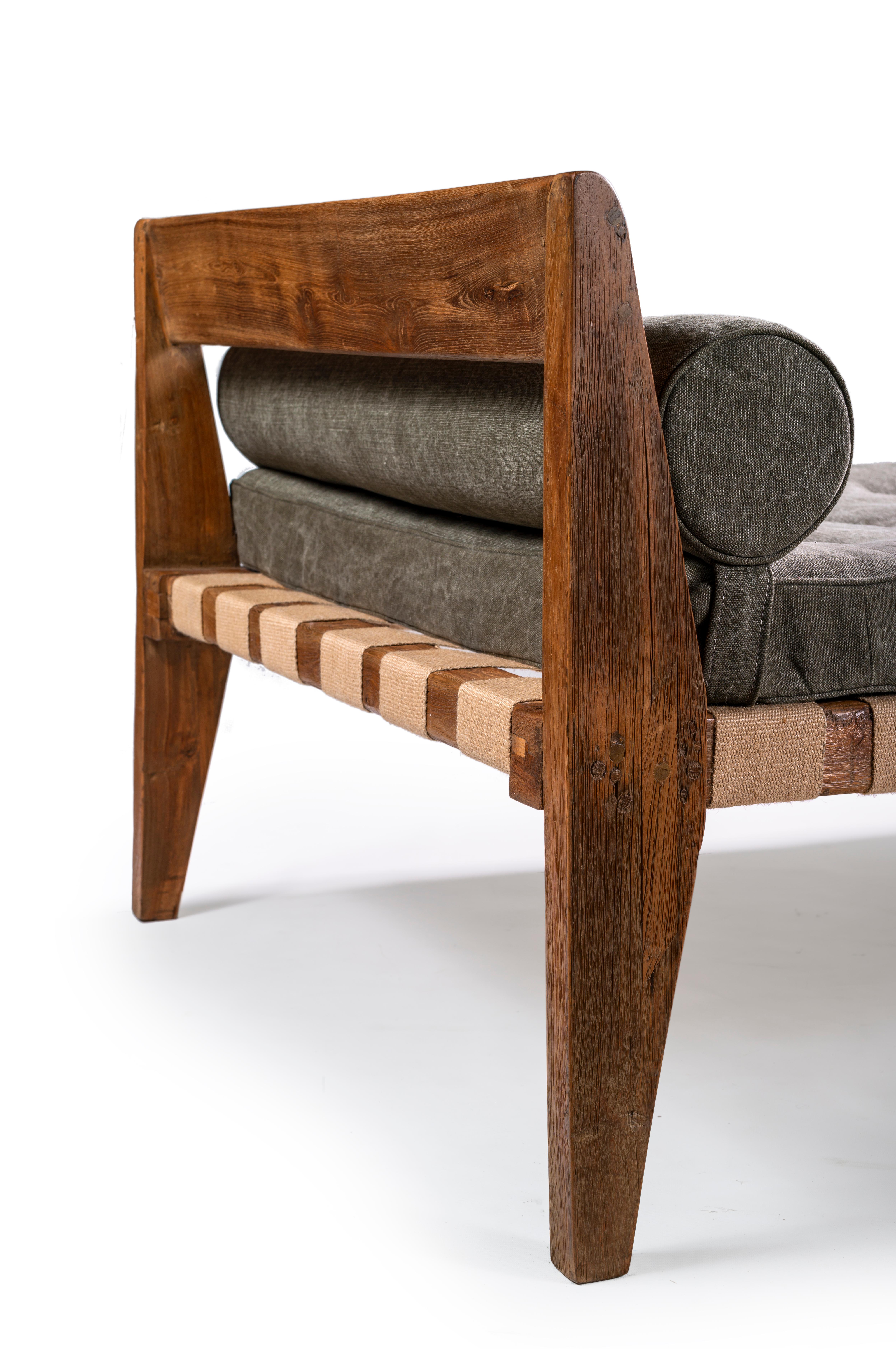 Pierre Jeanneret, Bed PJ-L-03-A, circa 1957 In Good Condition In Paris, FR