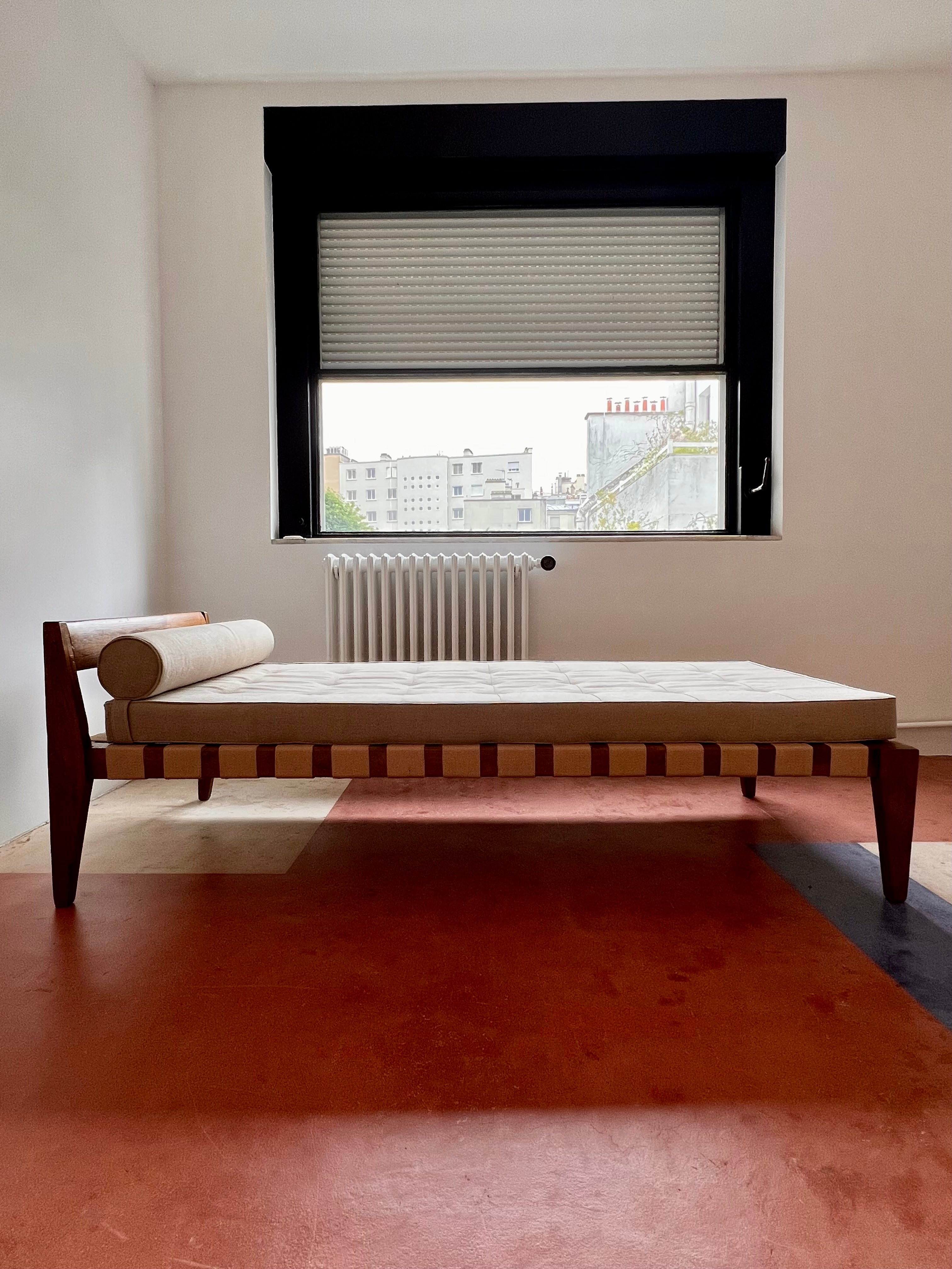 Pierre Jeanneret, Bed PJ-L-03-A, circa 1957 For Sale