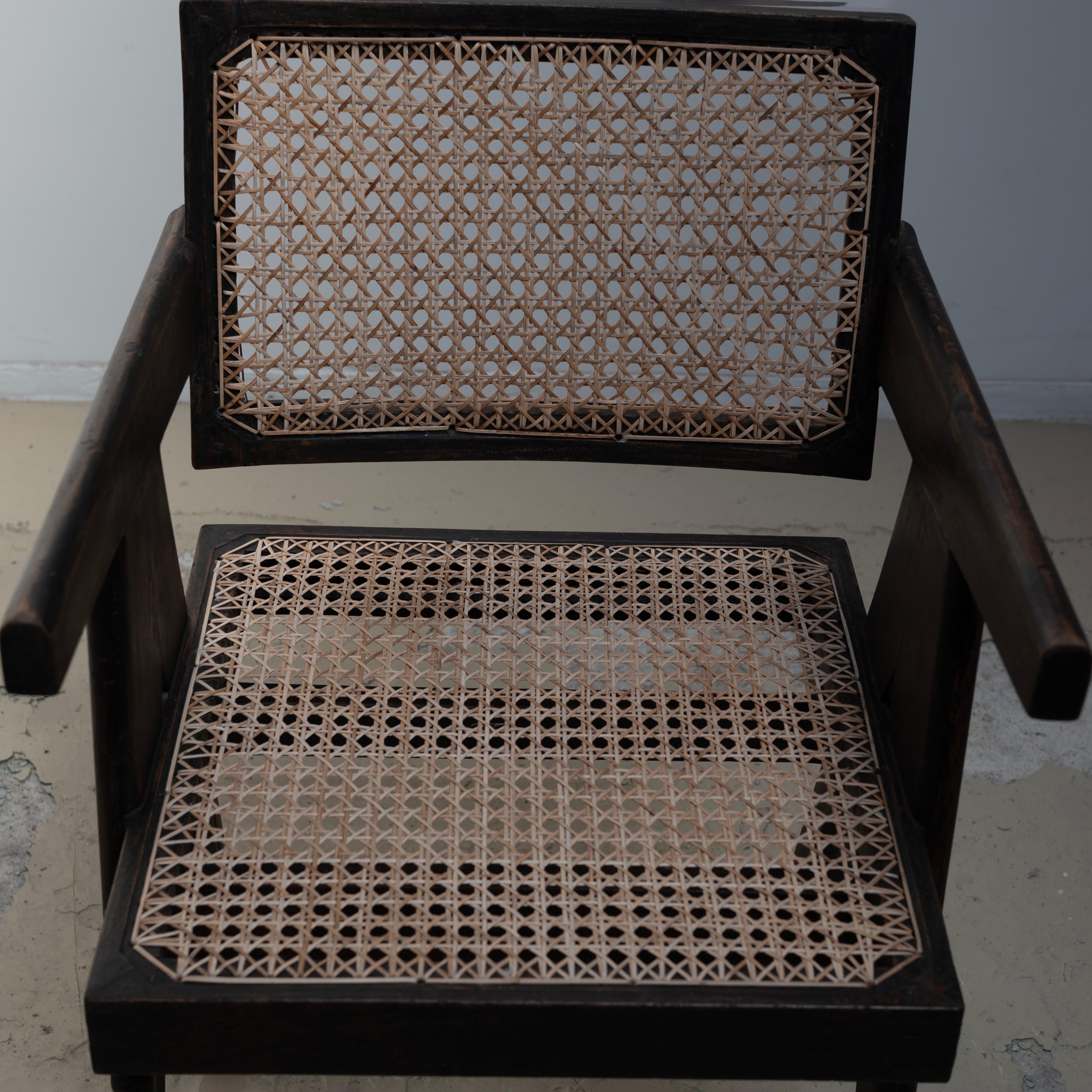 Pierre Jeanneret , Chaise de bureau noire pour Chandigarh, Teck, années 1950 en vente 3