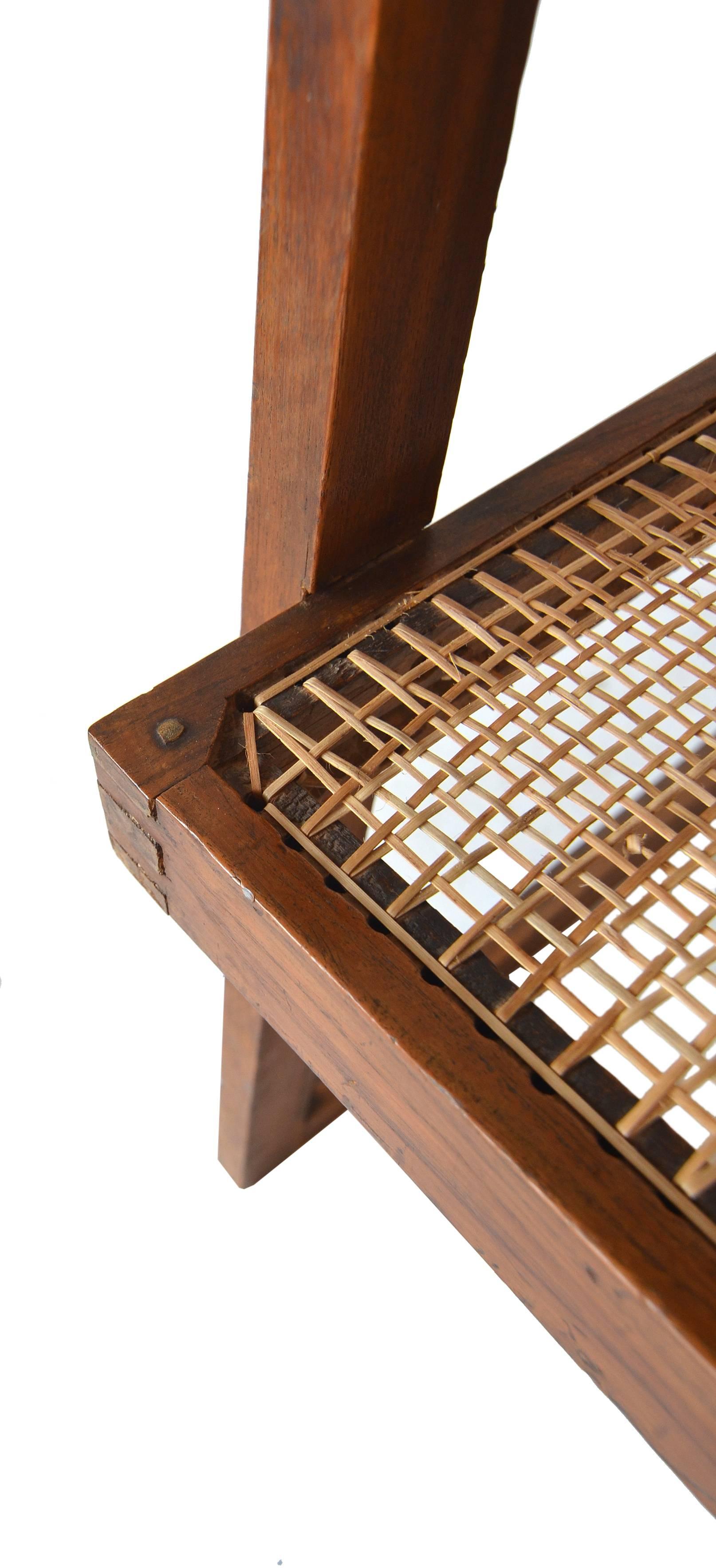 Milieu du XXe siècle Chaise de bureau « Box » en teck Pierre Jeanneret en vente