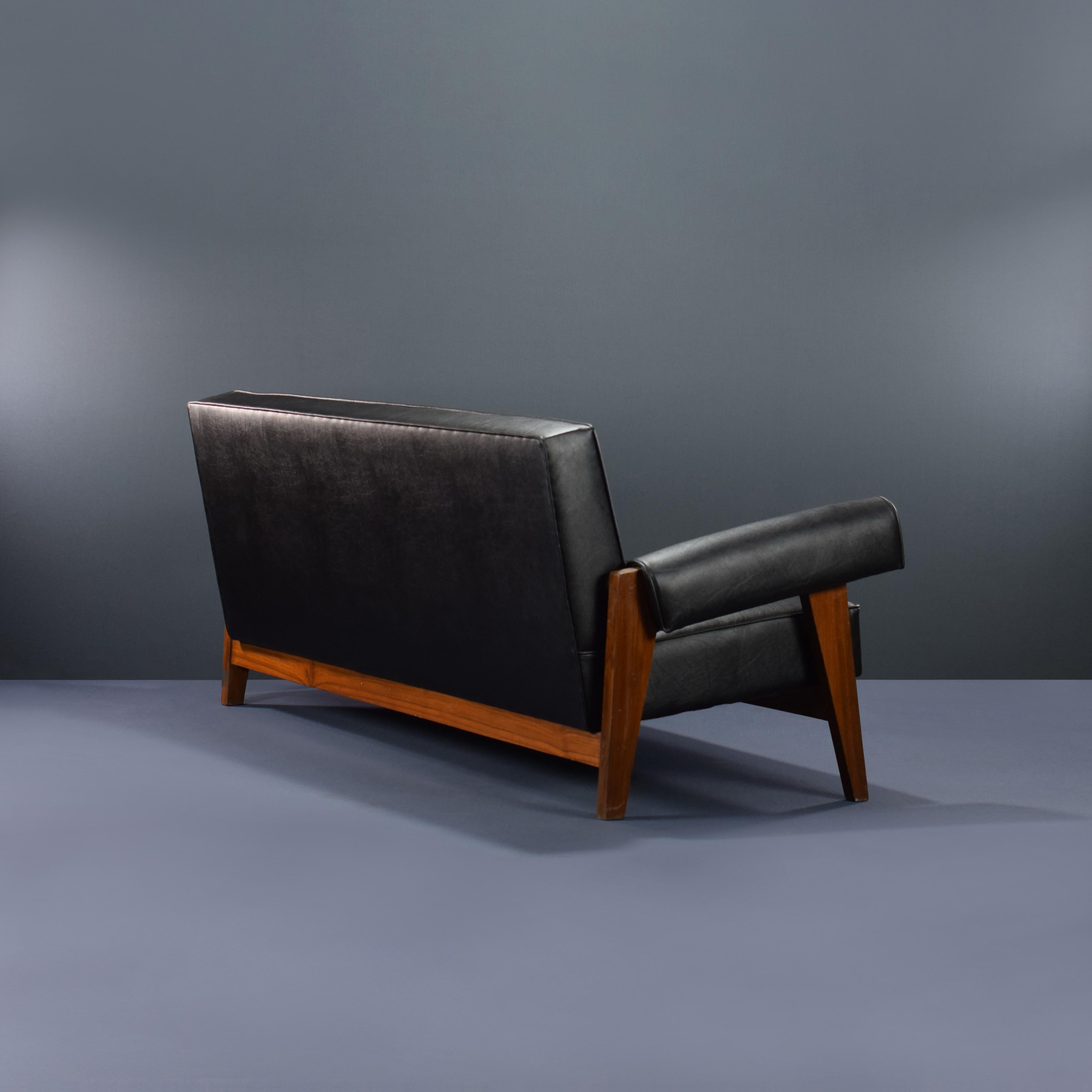Pierre Jeanneret PJ-SI-42-B Bridge Chair Sofa / Authentic Mid-Century Modern In Good Condition For Sale In Zürich, CH