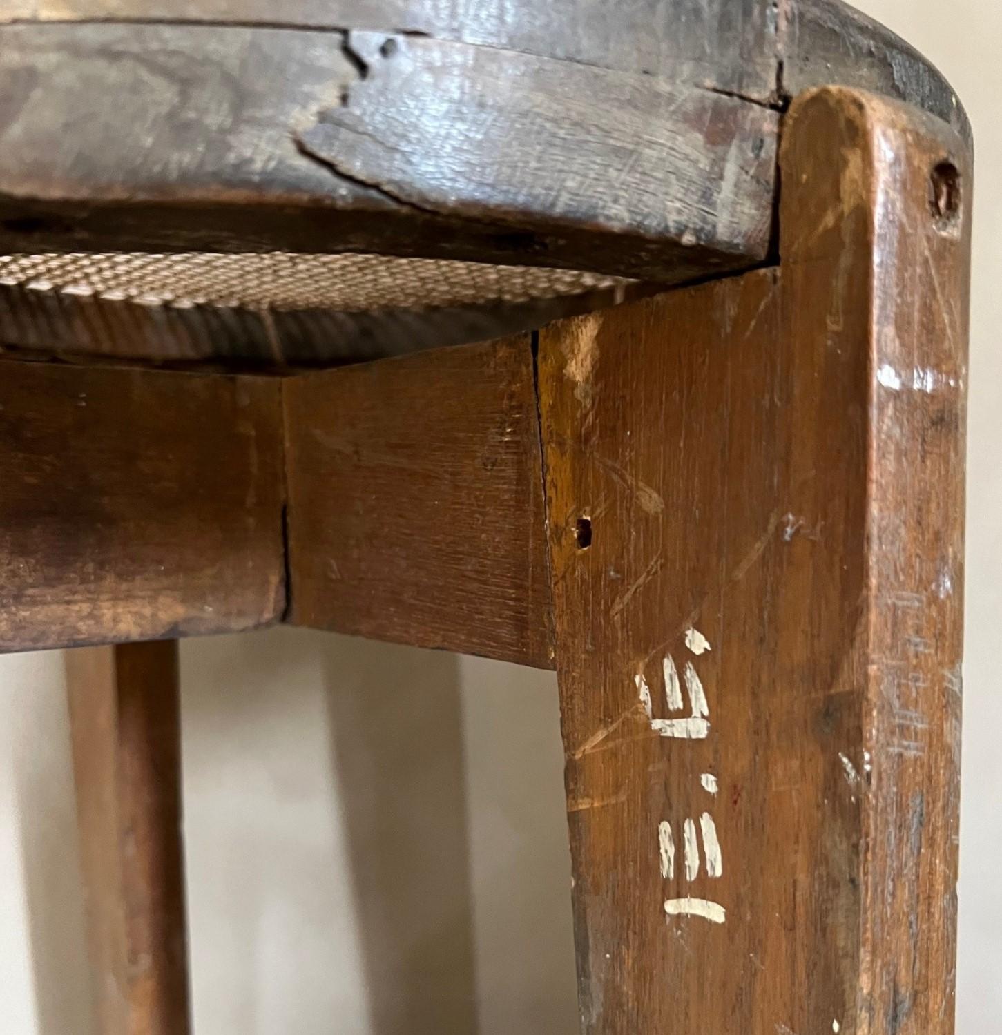 Pierre Jeanneret Chandigarh Taburete alto con canesú PJ-011001 en venta 5