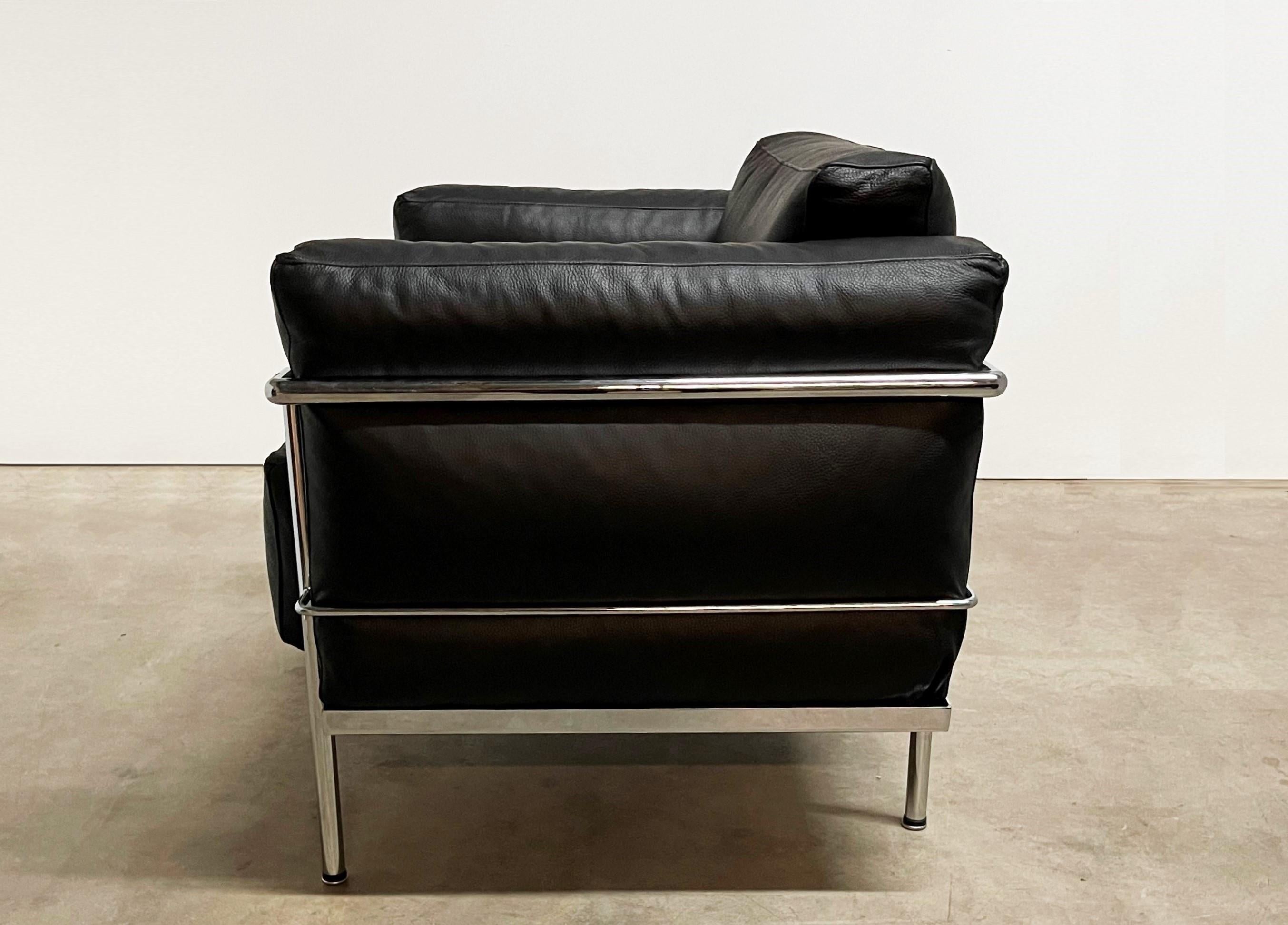 Pierre Jeanneret, Charlotte Perriand & Le Corbusier Grand Comfort Loungesessel im Angebot 1