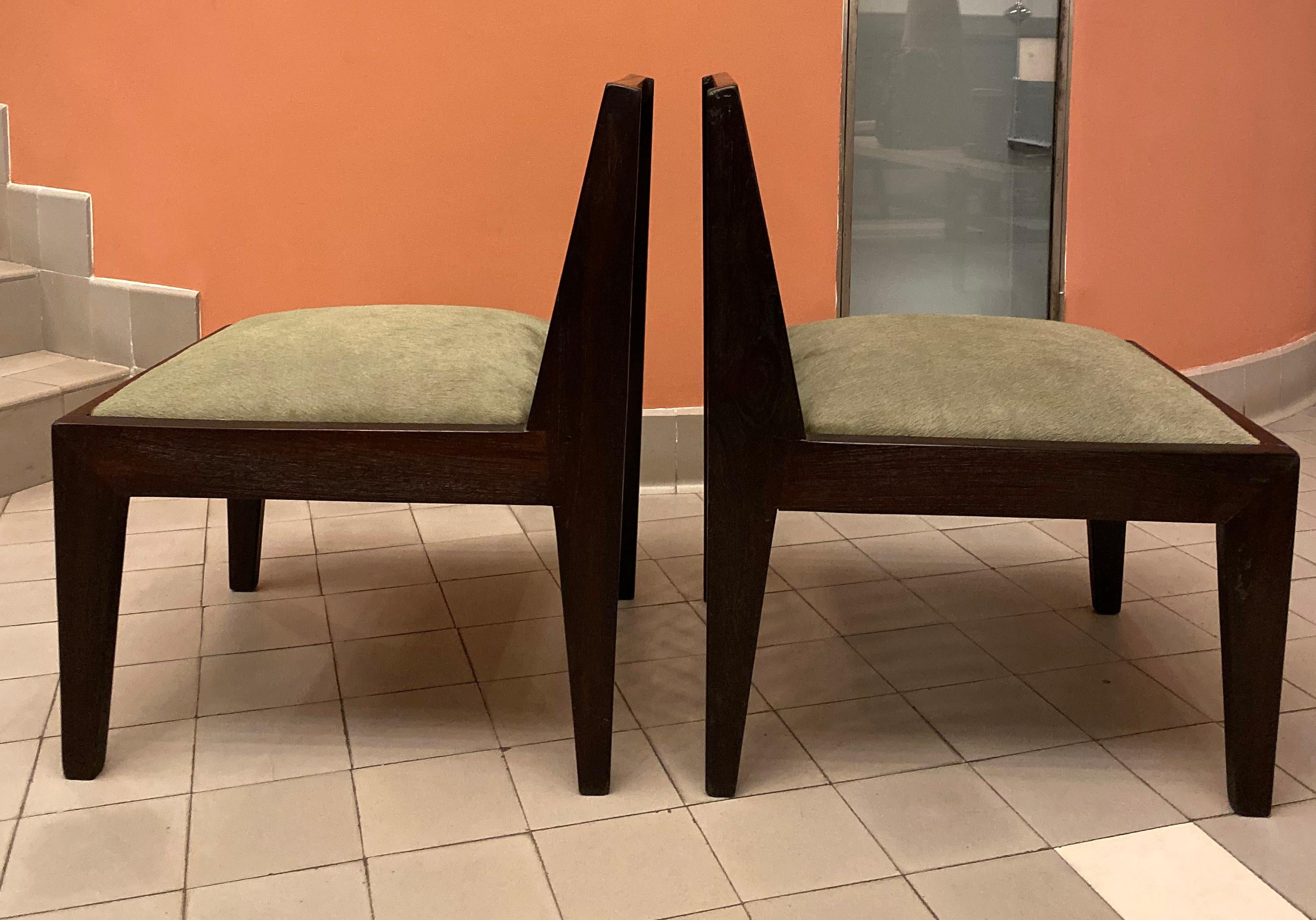 Pierre Jeanneret
PJ-SI-18-A
Importante: articolo vintage da collezione in vendita con garanzia di autenticità.
Poltrona senza braccioli, 1955-1960 circa
Schiena sbarrata. Teak massiccio, pelli di mucca verdi.
Residenze private, salone