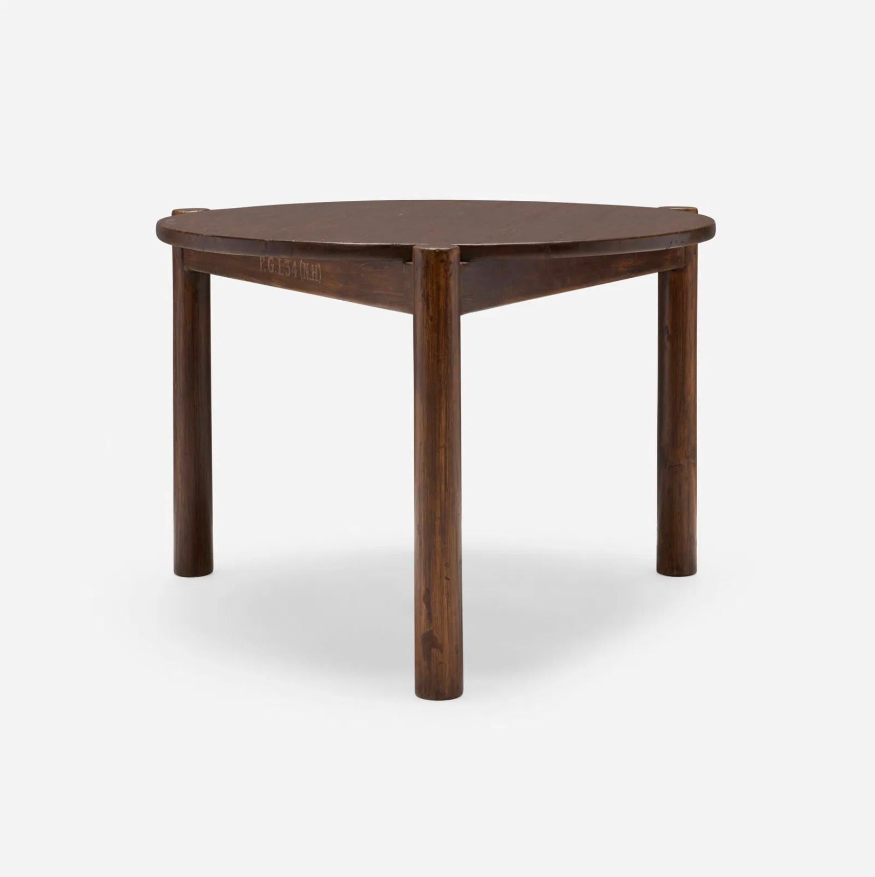 PIERRE JEANNERET  

Beistell-/Couchtisch aus Teakholz aus dem PGI-Krankenhaus 

Frankreich/Indien ca. 1965-66

24.5