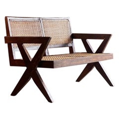 Canapé Banquette à pieds croisés Pierre Jeanneret Chandigarh, vers 1960