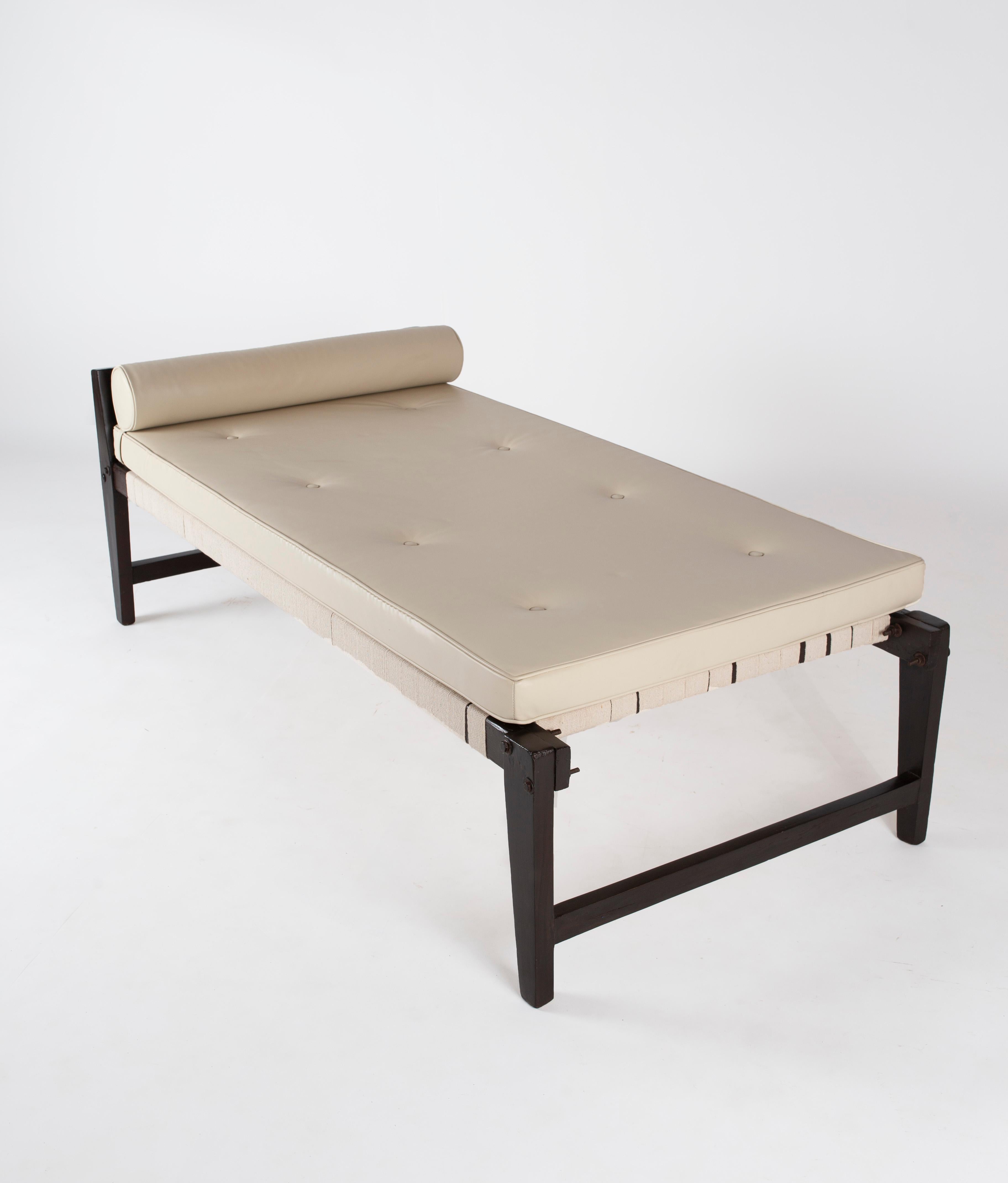 Mid-Century Modern Pierre Jeanneret De-Mountable Daybed with Headrest, Circa 1956 For Sale