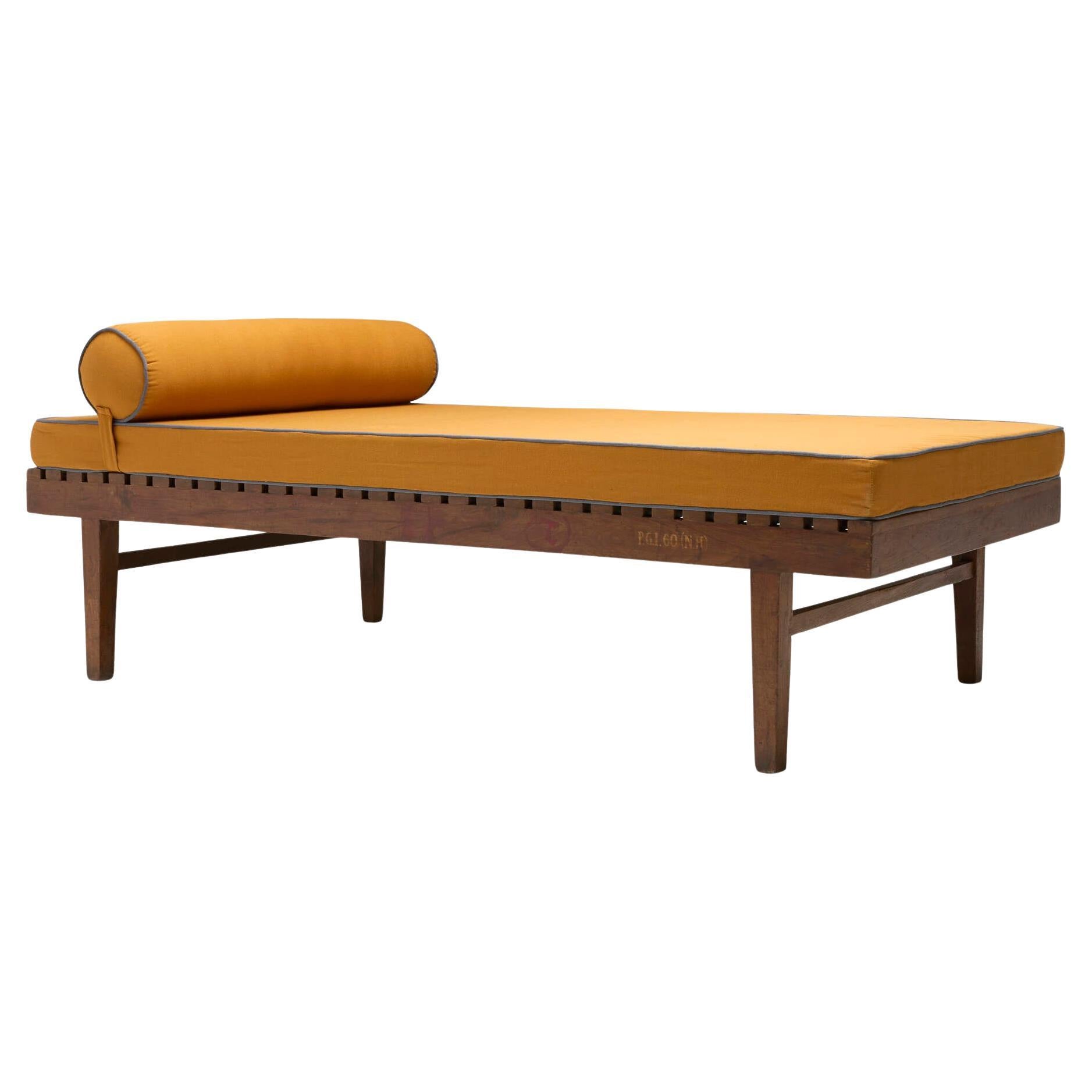 Méridienne authentique mi-siècle moderne Pierre Jeanneret de Chandigarh