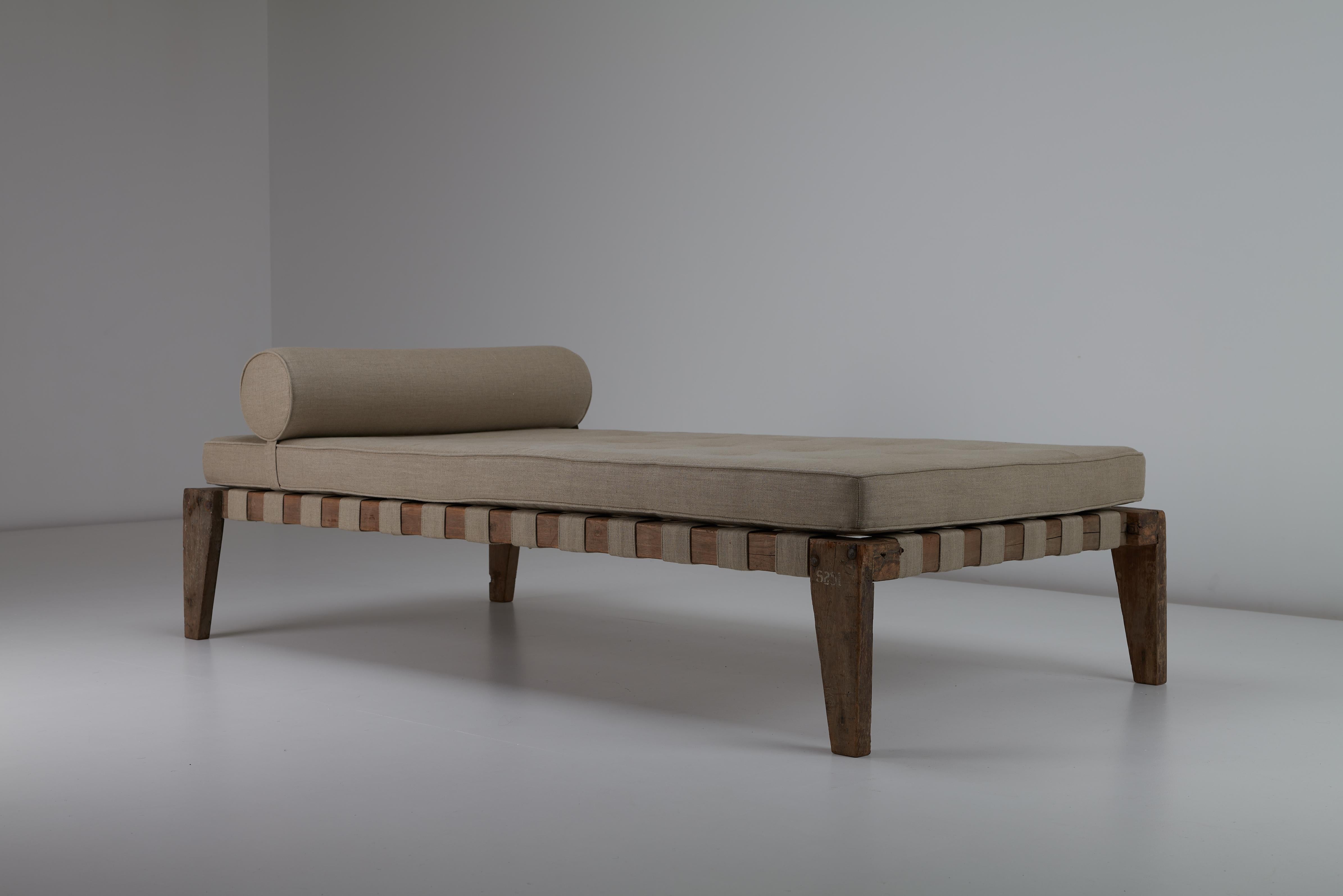 The sturdy, patinated teak frame is beautifully crafted, showcasing the natural richness of the wood, while the demountable design in theory allows for easy assembly and disassembly blending practicality with sleek aesthetics. The linen strapping,