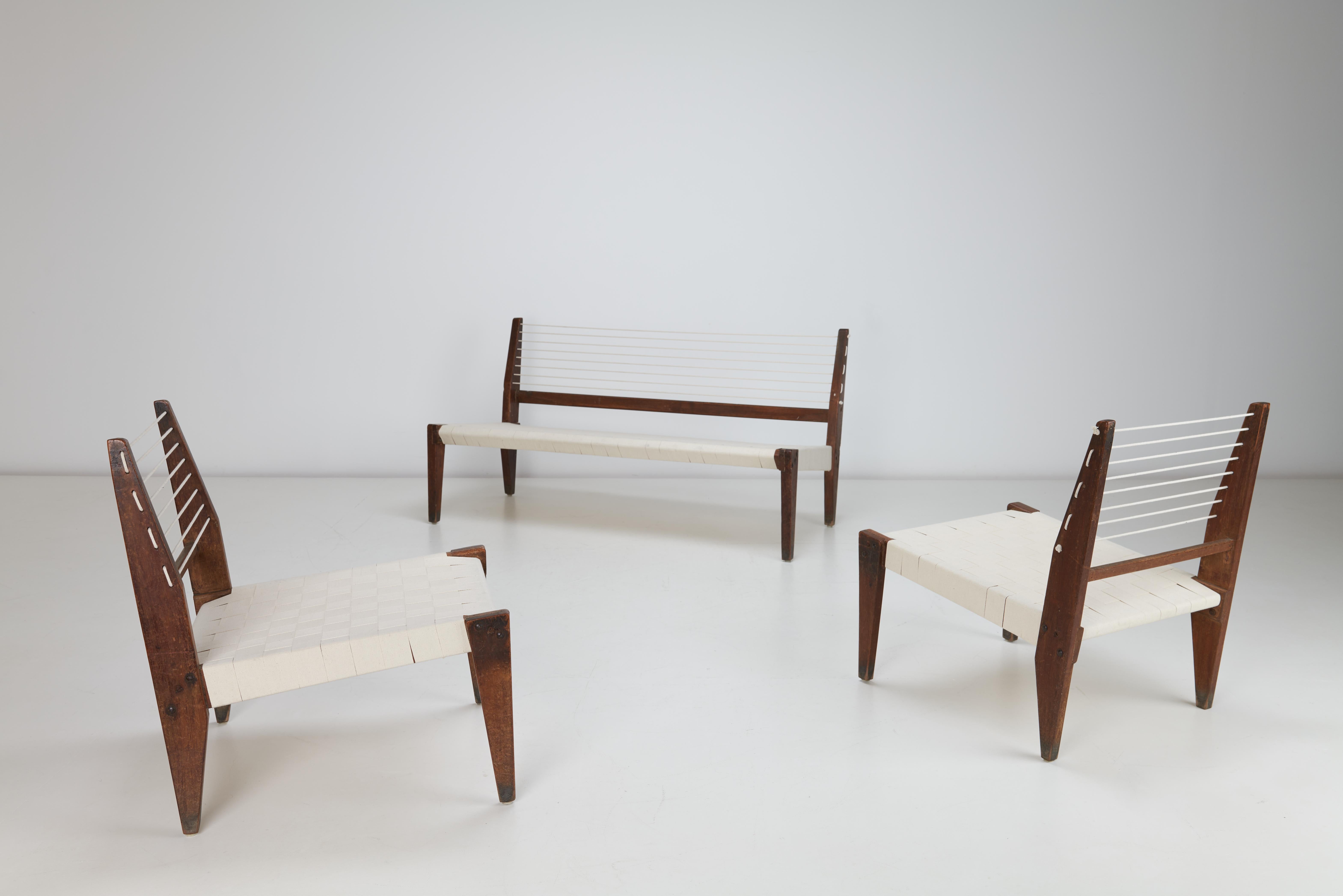Set di corde smontabili, 1953
Telaio in teak birmano, cinghie di cotone e schienale in corda
Divano

Larghezza - 134 cm - 52¾ pollici
Profondità - 61 cm - 24 pollici
Altezza - 70 cm - 27½ pollici
Altezza della seduta - 36 cm - 14¼