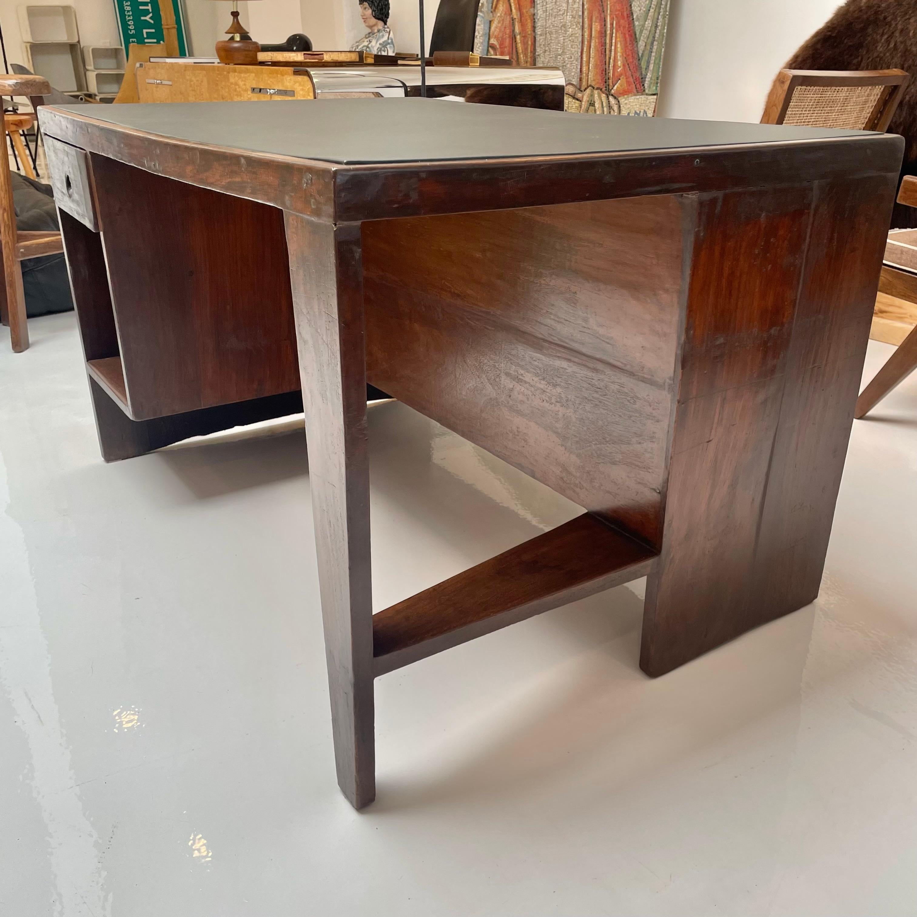 Schreibtisch von Pierre Jeanneret, Chandigargh, 1950er-Jahre (Leder) im Angebot