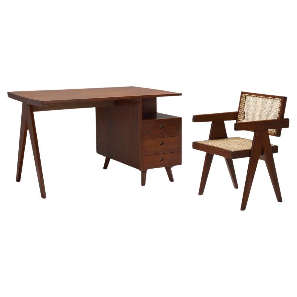 One of the most desirables and hard to find  desk model from Pierre Jeannette, presented with a floating back office chair  (Ca 1960) also by the known designer.
Desk features three drawers and one door concealing storage.
Chair comes with cushion