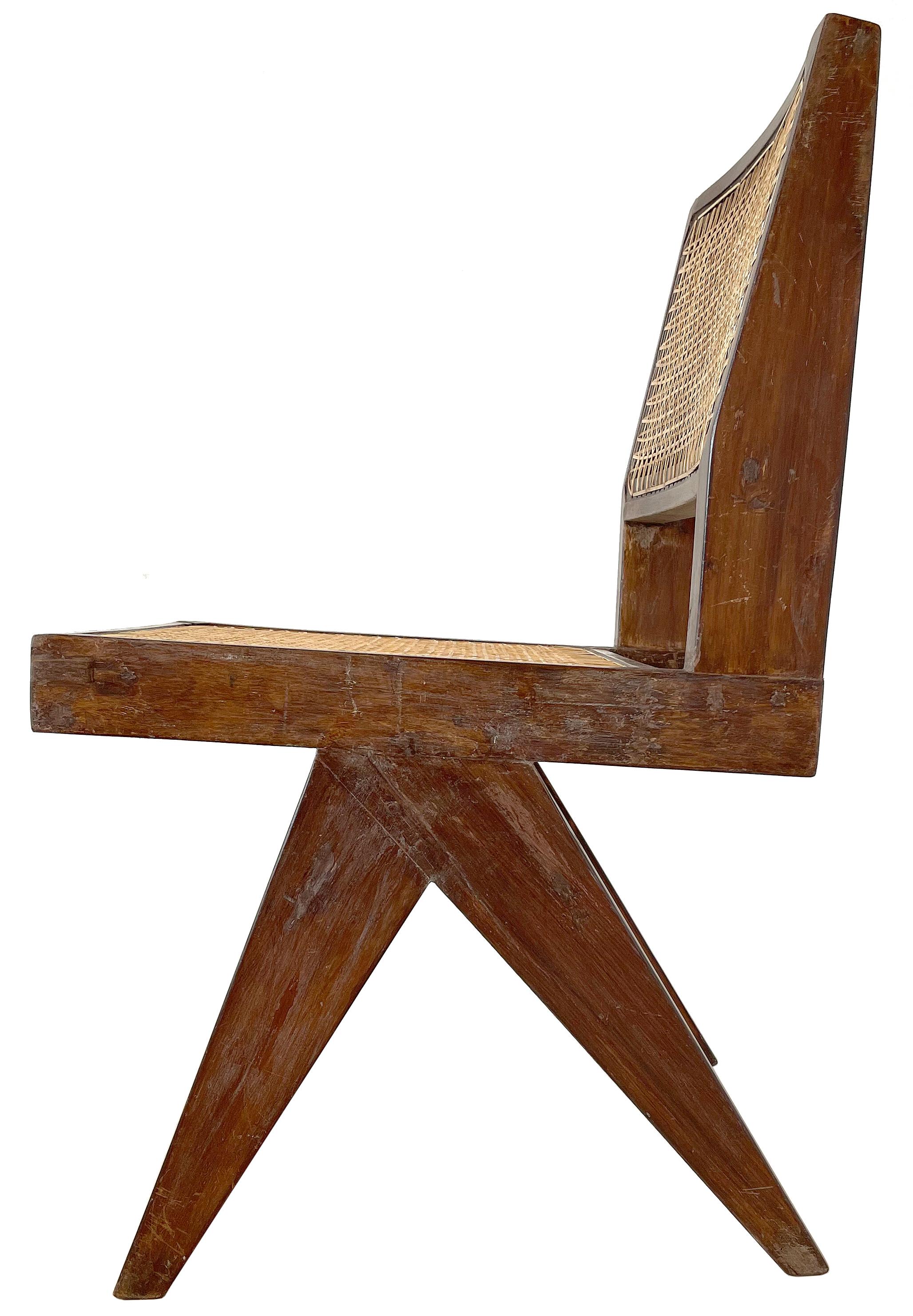 Esszimmerstühle aus Teakholz von Pierre Jeanneret (Mitte des 20. Jahrhunderts) im Angebot