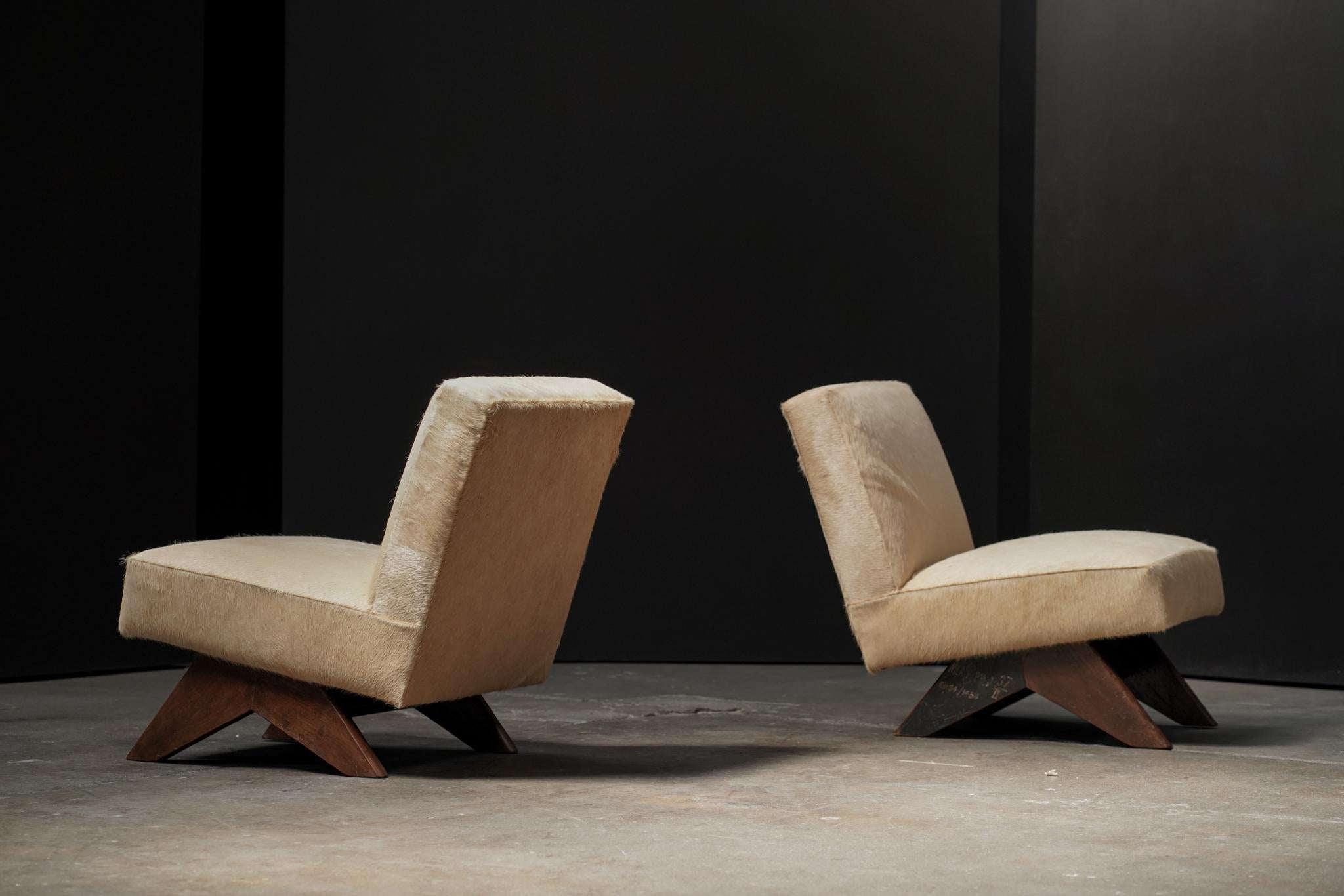 Pierre Jeanneret Sillas junto al fuego, Topo ocultar 