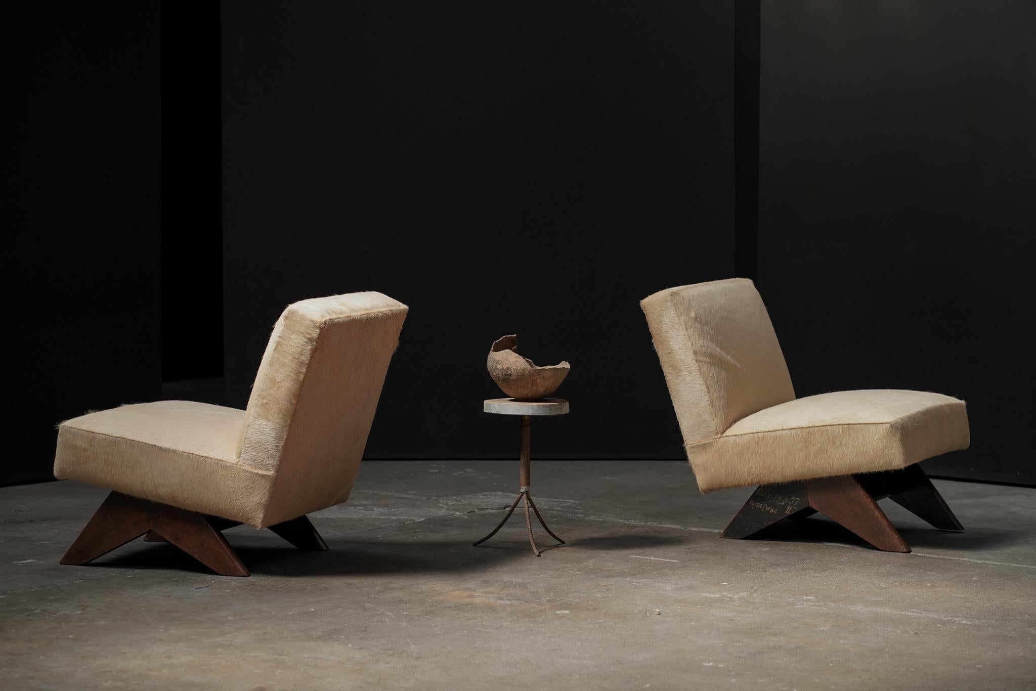 Pierre Jeanneret Sillas junto al fuego, Topo ocultar Cuero de vaca en venta