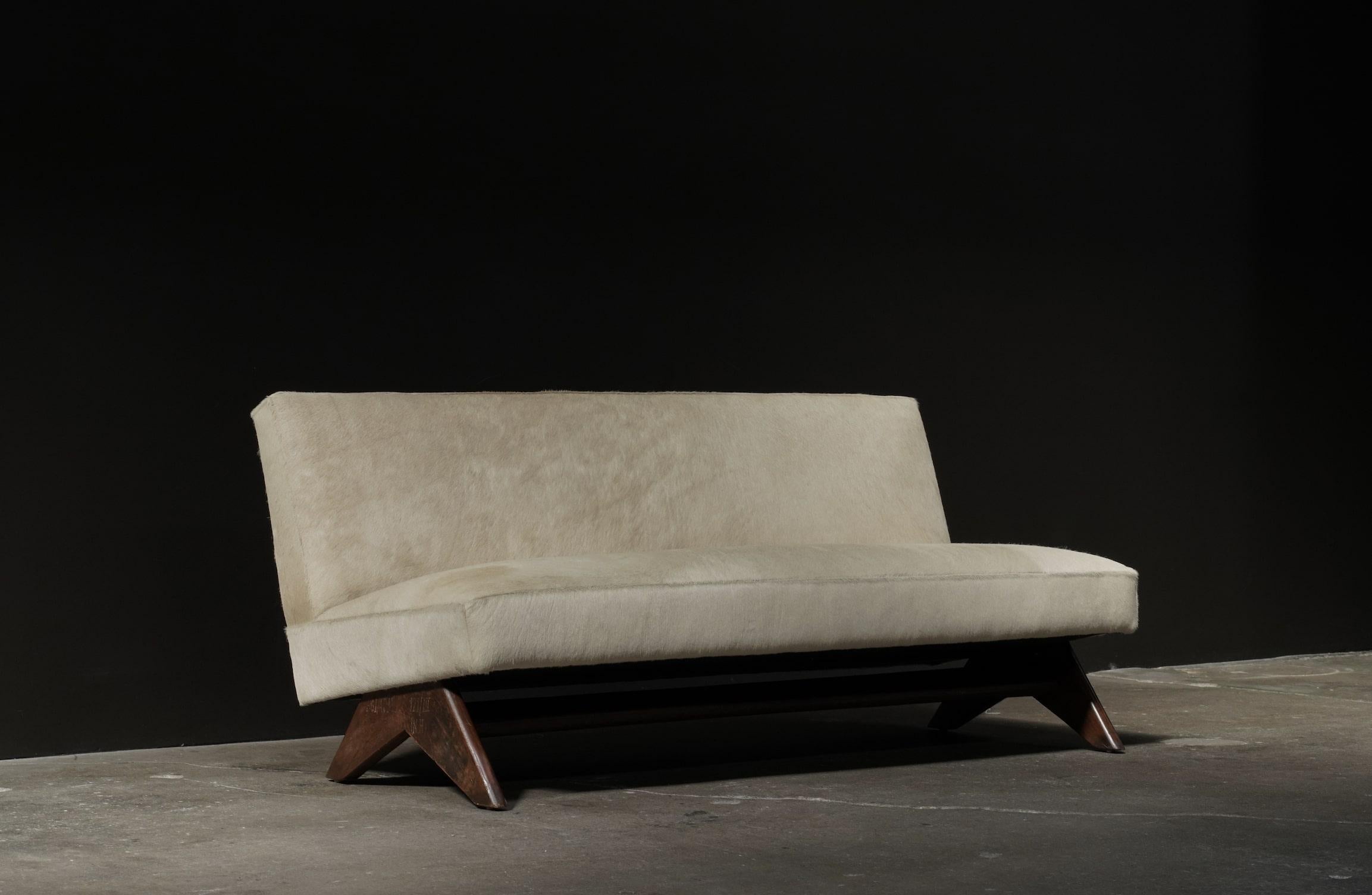 Indian Pierre Jeanneret Fireside Sofa in Ecru Cowhide For Sale