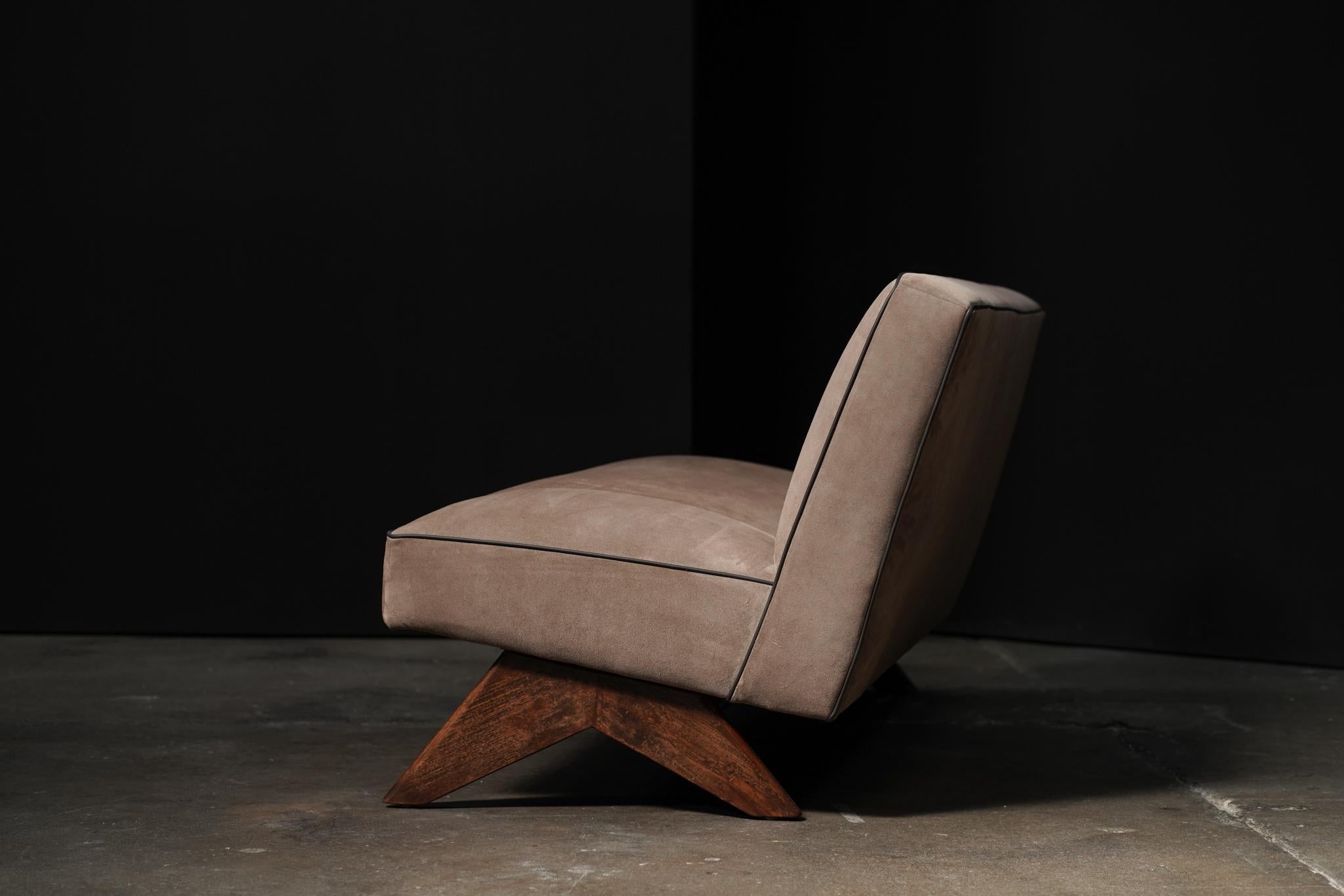 Canapé de salon Pierre Jeanneret, daim Bon état - En vente à Los Angeles, CA