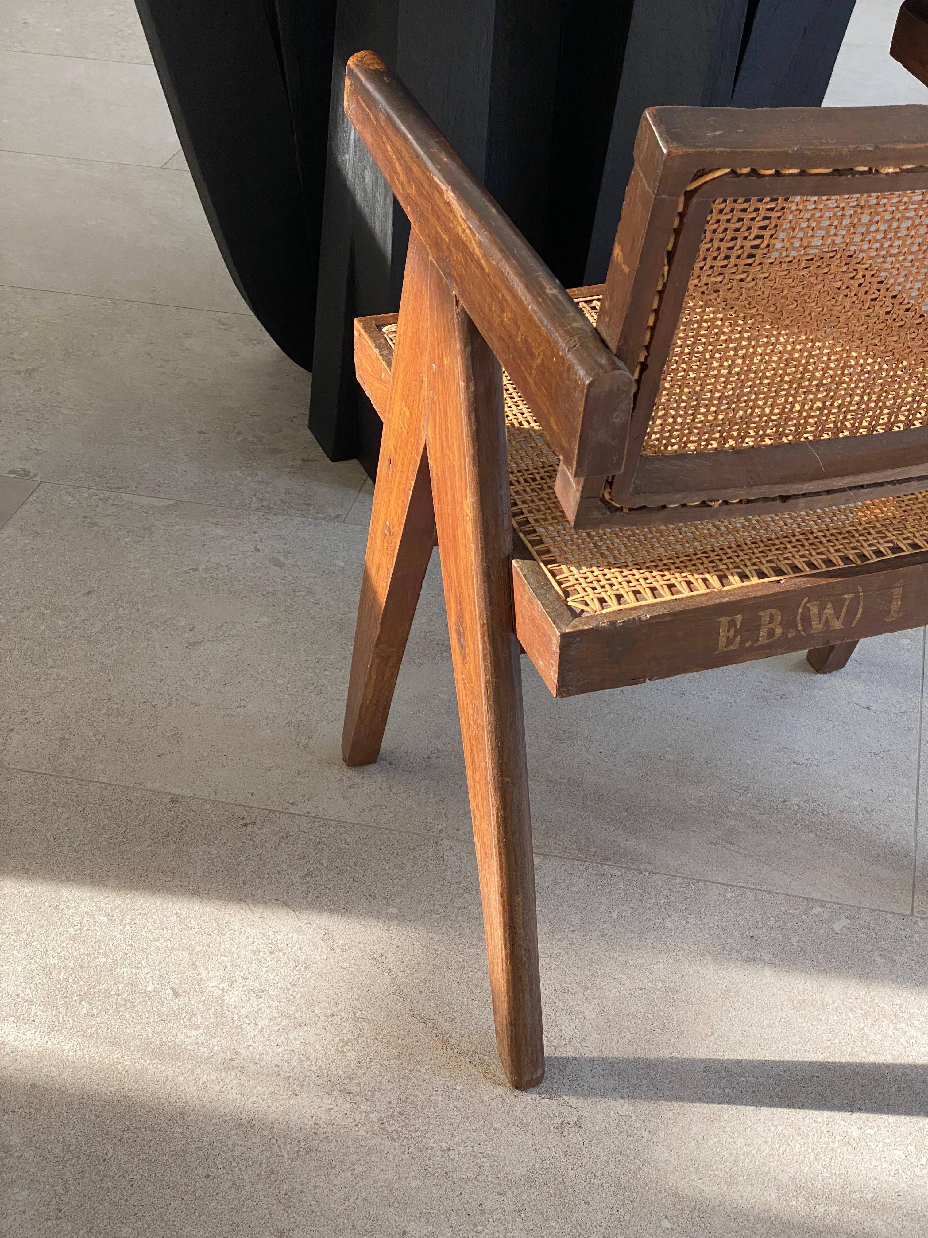Indien Fauteuil à dossier flottant Pierre Jeanneret en vente