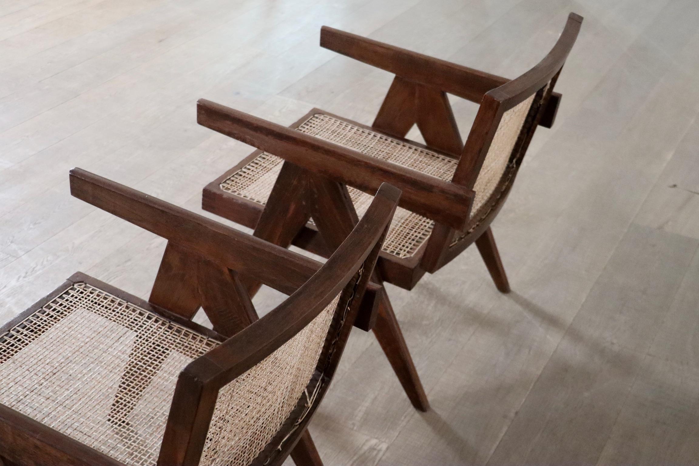 Pierre Jeanneret Floating back lounge chairs in teak and Cane, 1950s In Good Condition In ABCOUDE, UT