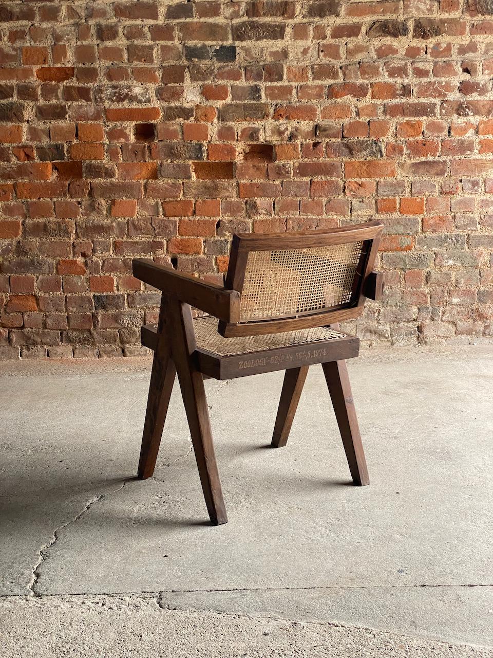 Ensemble de quatre chaises de bureau à dossier flottant Pierre Jeanneret, datant d'environ 1955 en vente 7