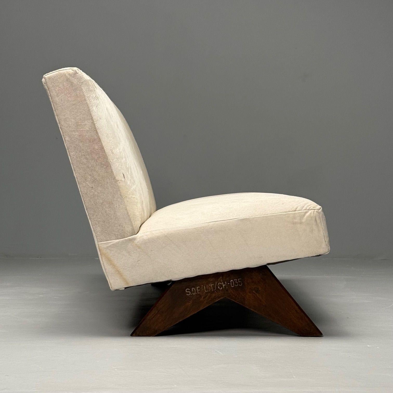 Pierre Jeanneret, Französisches Mid-Century-Modern-Kamin-Sofa, Teakholz, Weißes Rindsleder (Mitte des 20. Jahrhunderts) im Angebot
