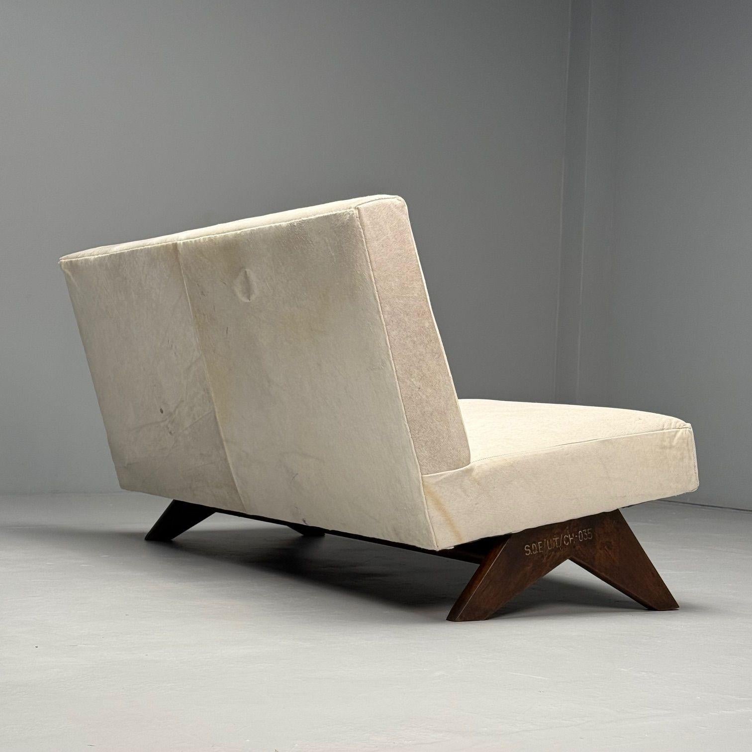 Pierre Jeanneret, Französisches Mid-Century-Modern-Kamin-Sofa, Teakholz, Weißes Rindsleder im Angebot 2
