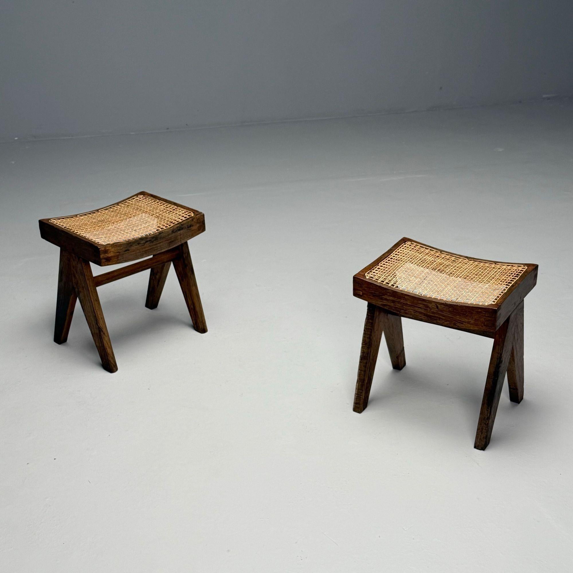 Pierre Jeanneret, moderne du milieu du siècle dernier, poufs, teck, canne, Chandigarh en vente 4
