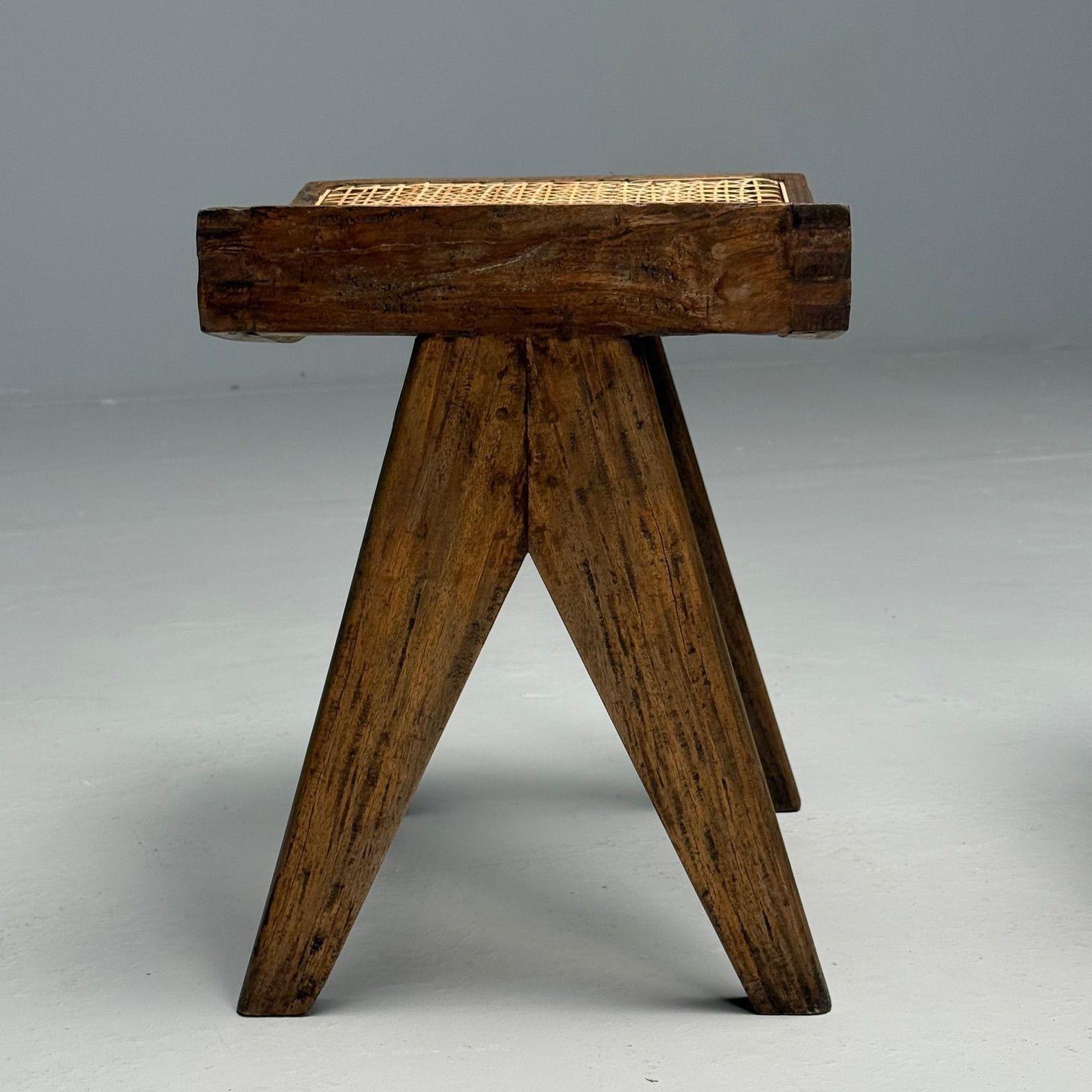Pierre Jeanneret, moderne du milieu du siècle dernier, poufs, teck, canne, Chandigarh en vente 5