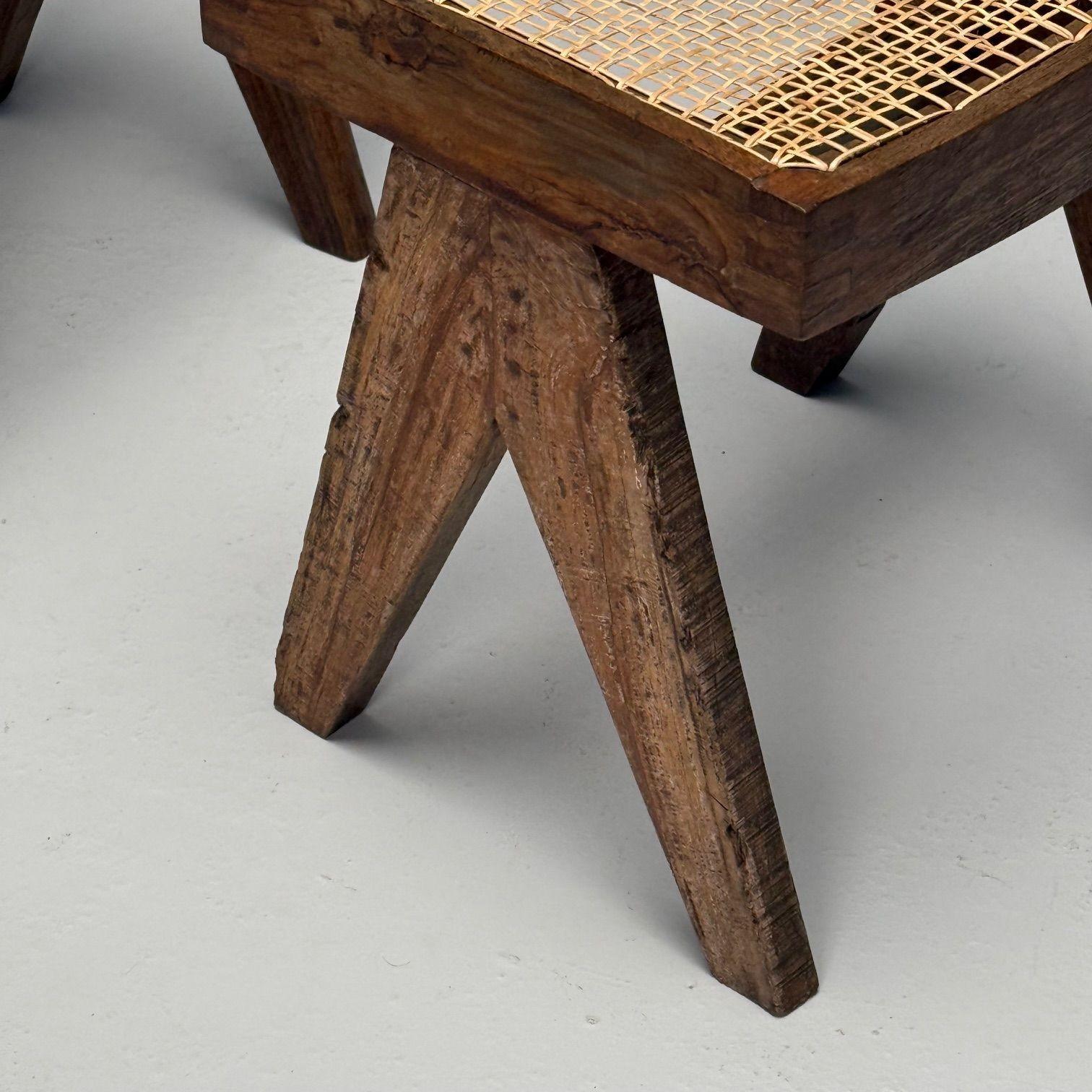 Pierre Jeanneret, moderne du milieu du siècle dernier, poufs, teck, canne, Chandigarh en vente 6