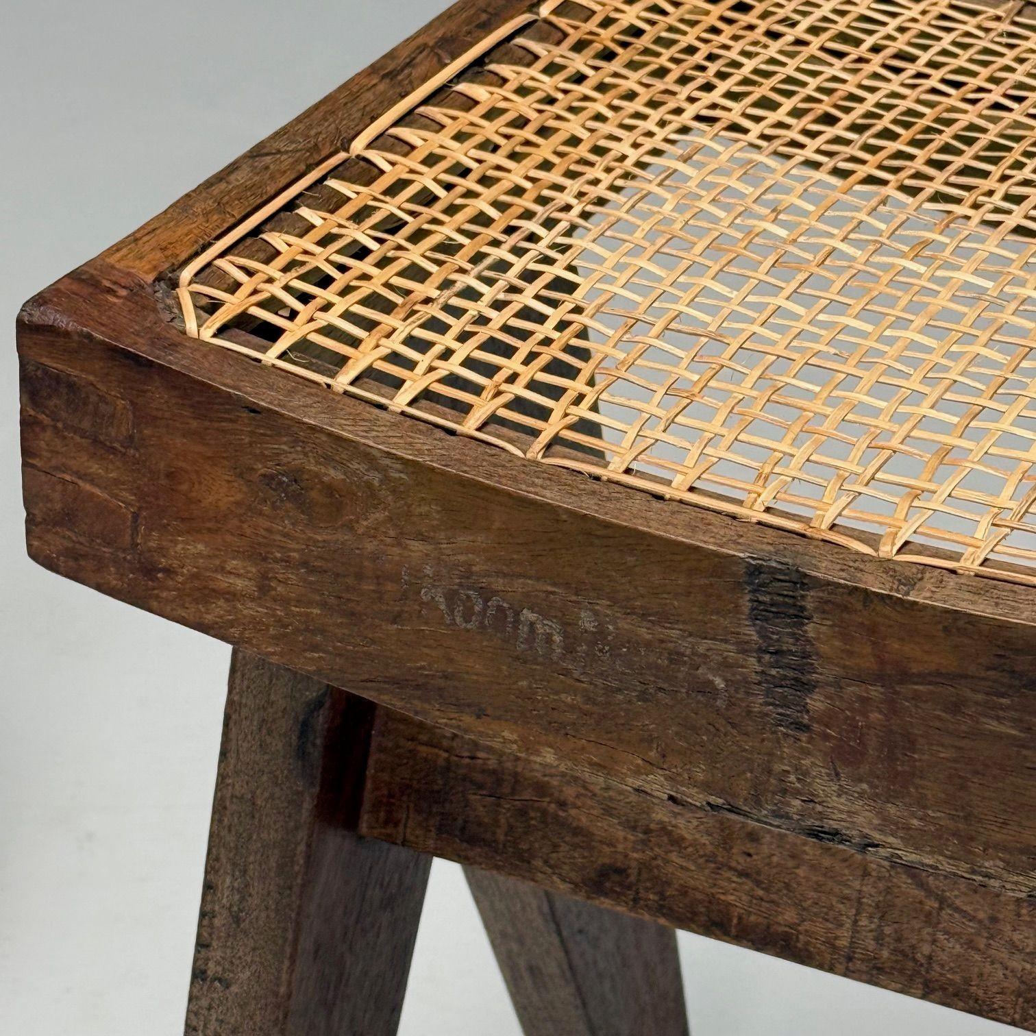 Pierre Jeanneret, moderne du milieu du siècle dernier, poufs, teck, canne, Chandigarh en vente 7