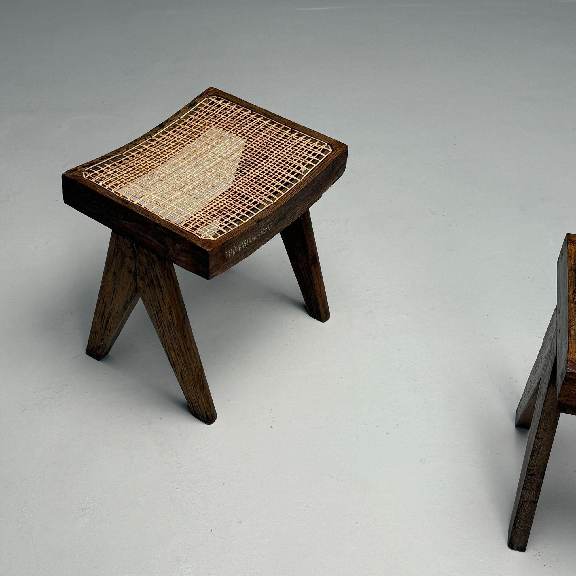 Pierre Jeanneret, moderne du milieu du siècle dernier, poufs, teck, canne, Chandigarh en vente 8