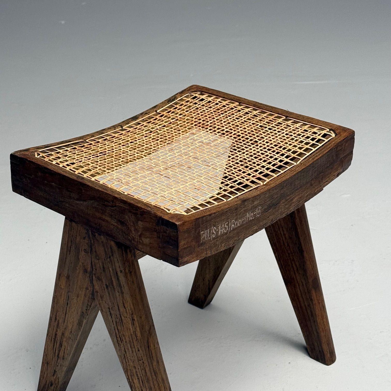 Pierre Jeanneret, moderne du milieu du siècle dernier, poufs, teck, canne, Chandigarh en vente 9