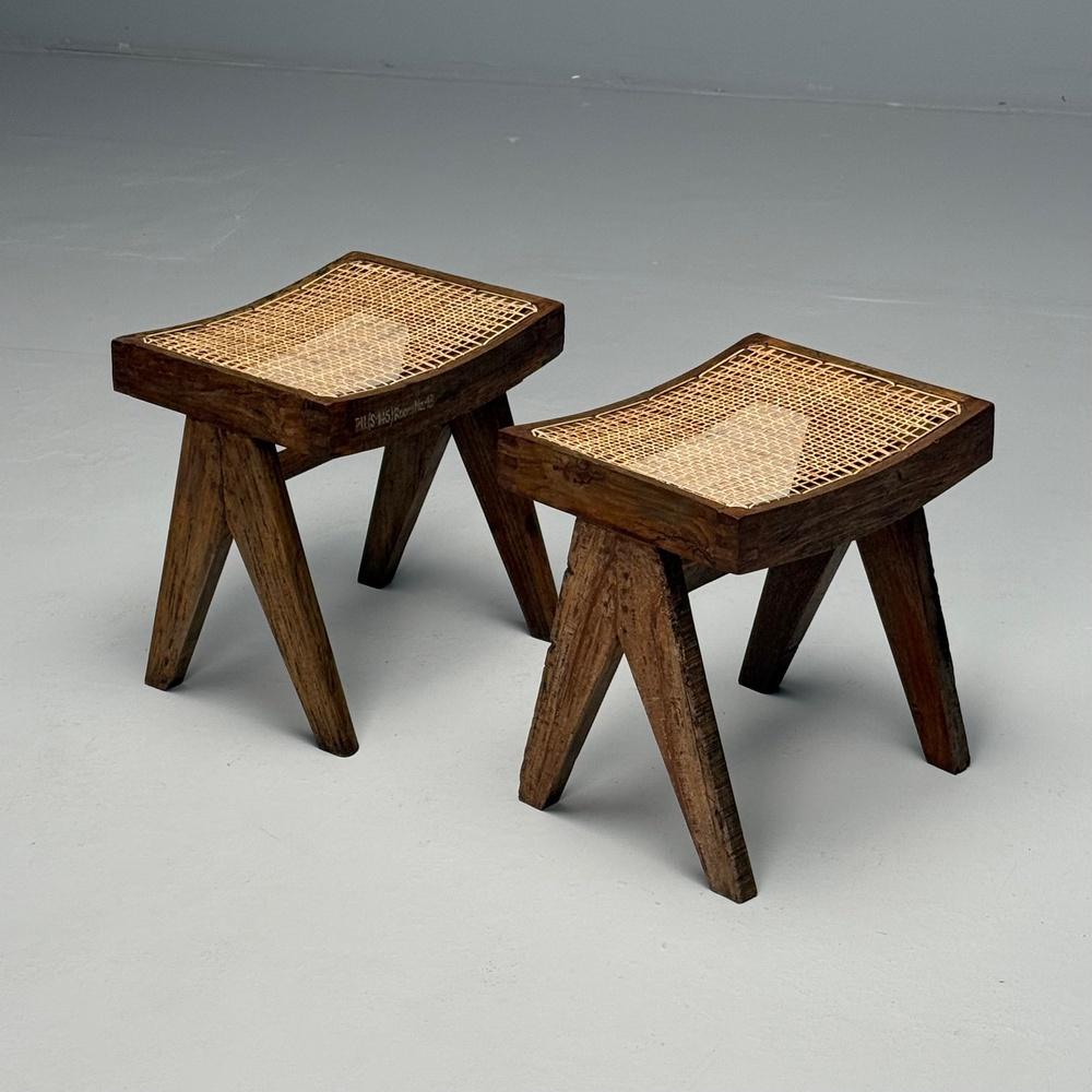 Canne Pierre Jeanneret, moderne du milieu du siècle dernier, poufs, teck, canne, Chandigarh en vente