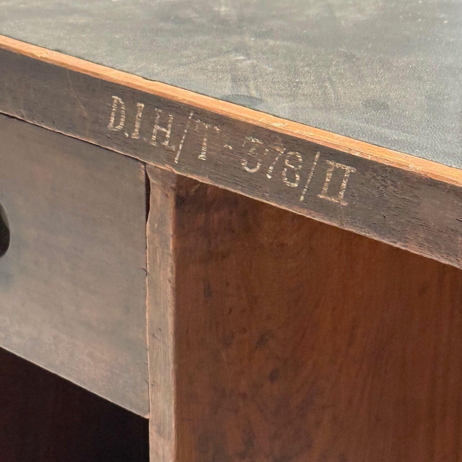 Pierre Jeanneret, Scrivania francese di metà secolo, Teak, Chandigarh in vendita 1