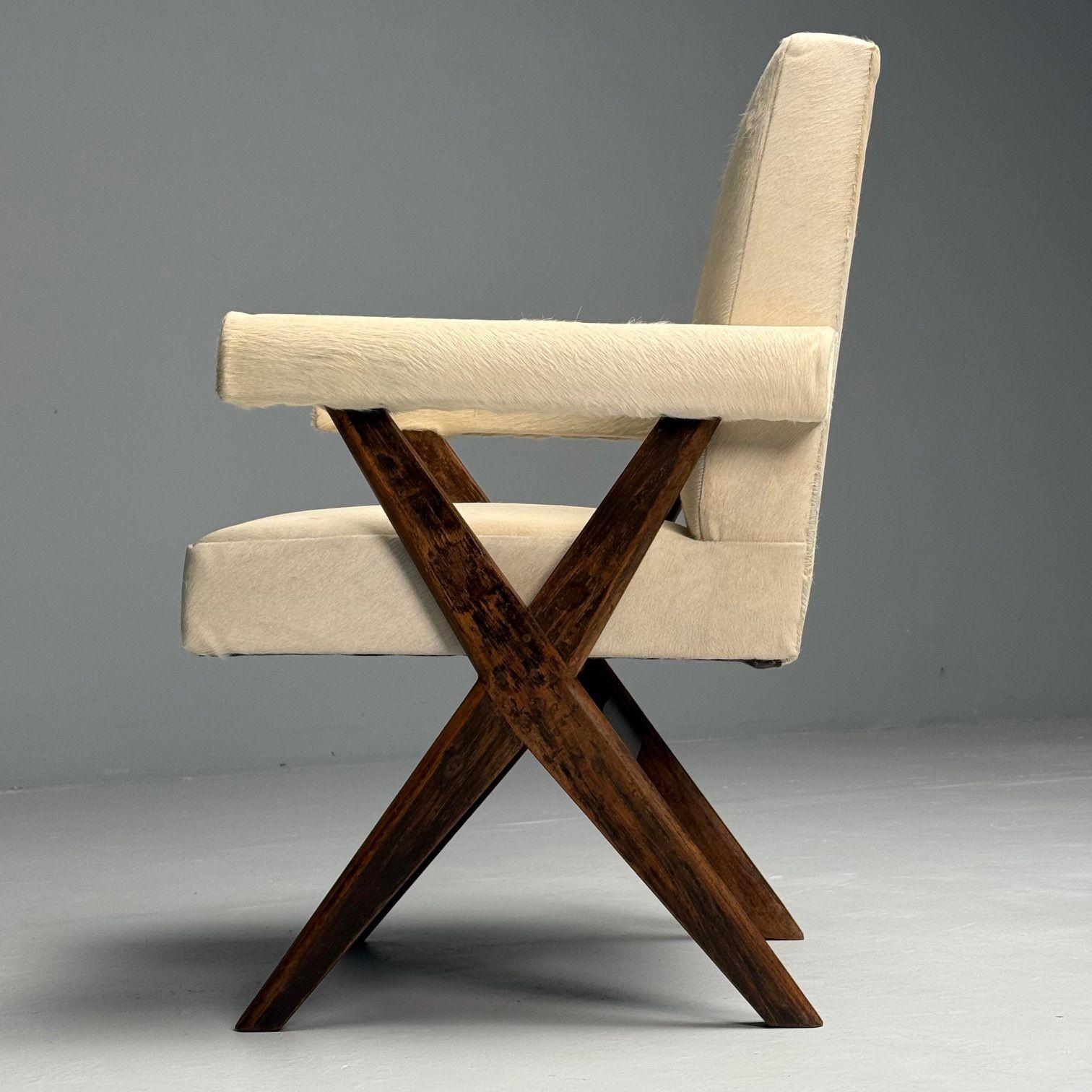 Pierre Jeanneret, moderne du milieu du siècle dernier, fauteuils rembourrés en cuir de vache en vente 1
