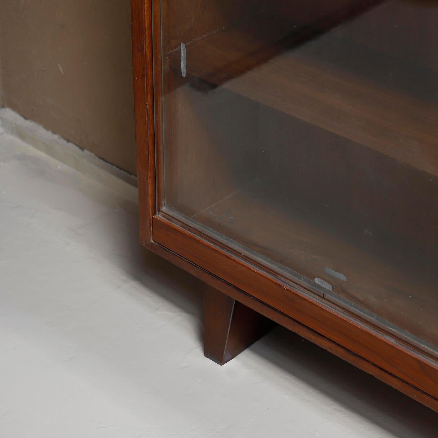 Pierre Jeanneret Glass Fronted Bookcase In Good Condition For Sale In Edogawa-ku Tokyo, JP
