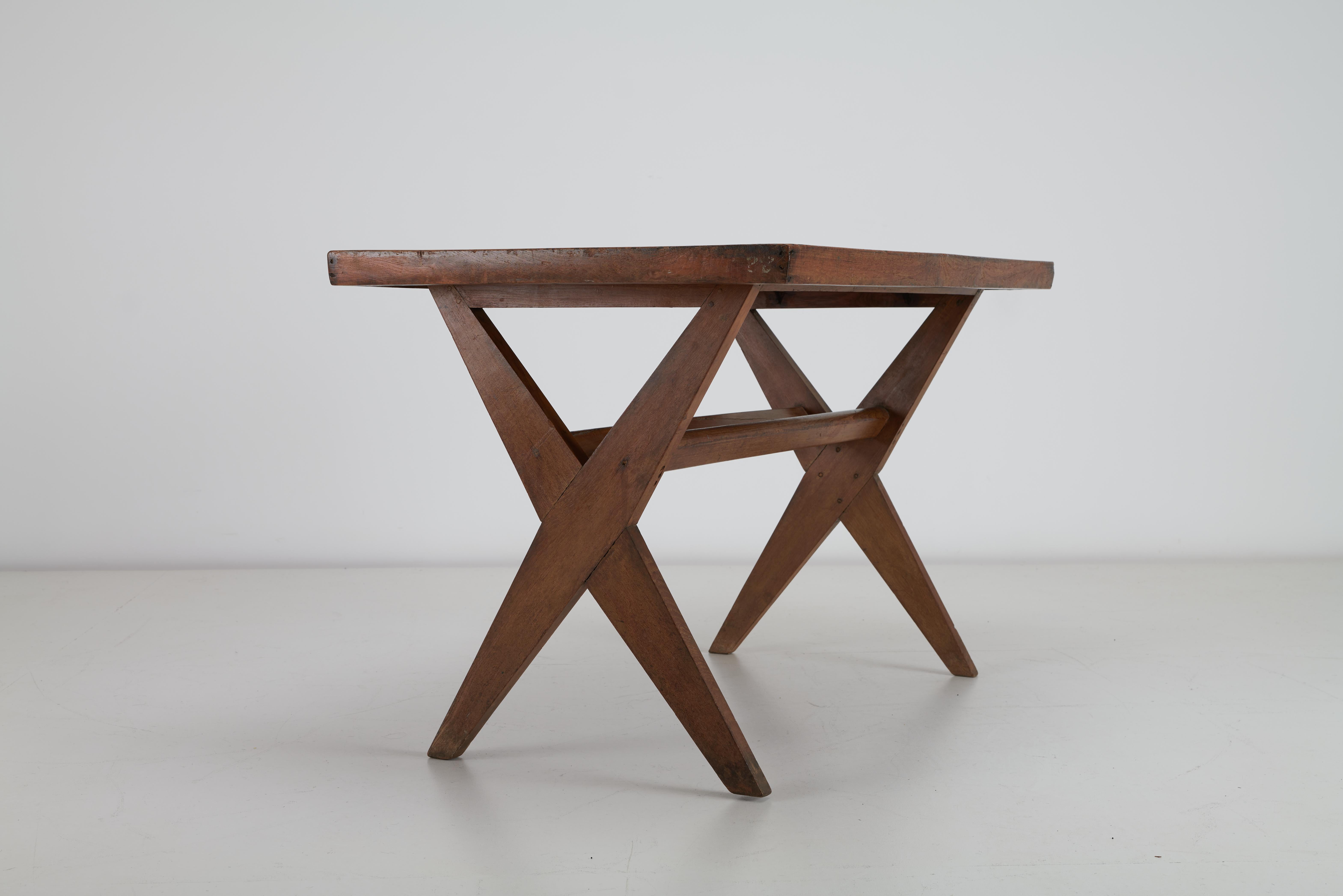 XX secolo Pierre Jeanneret, Tavolo da pranzo del giudice in teak da Chandigarh, India, c1954 in vendita