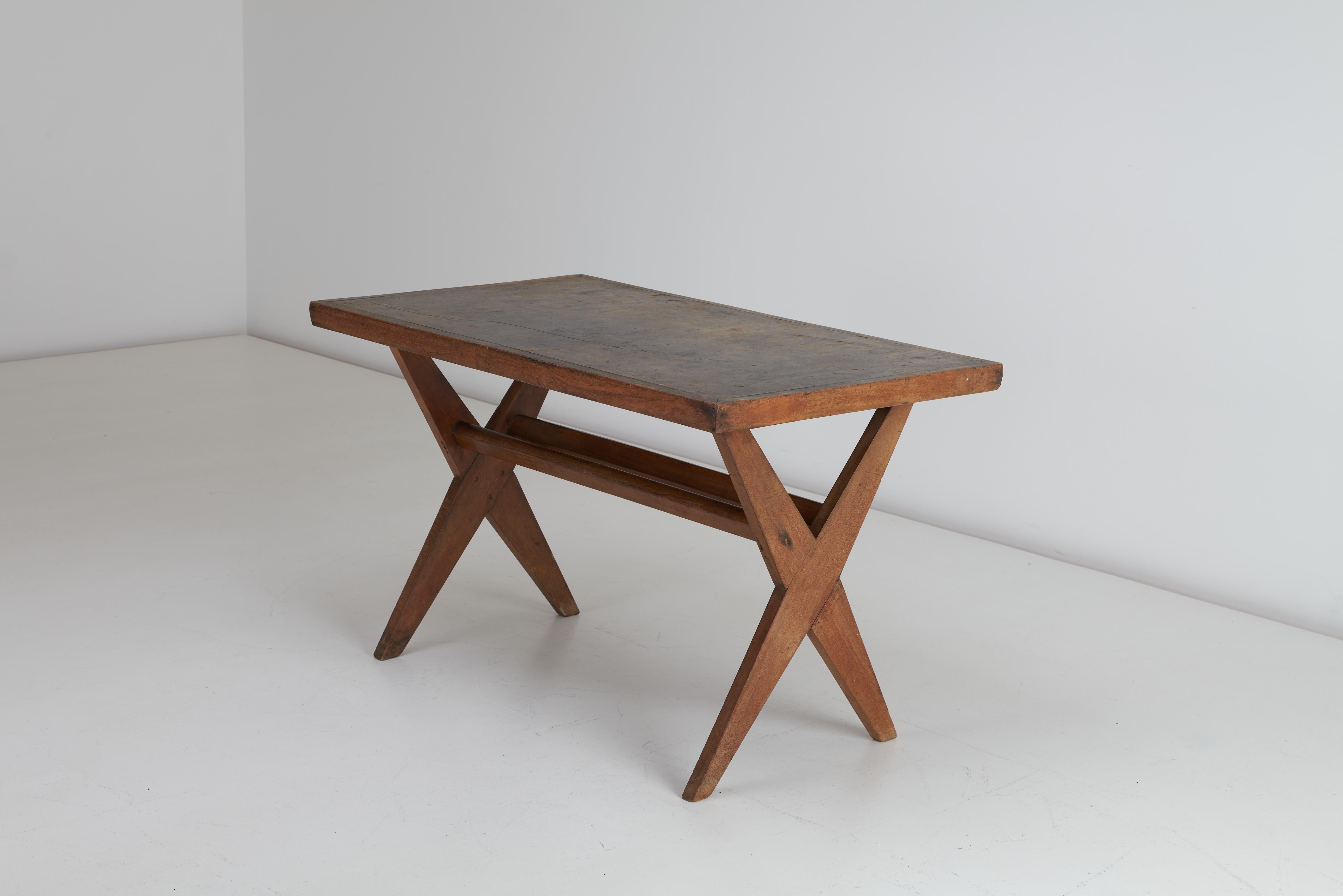 Teak Pierre Jeanneret, Tavolo da pranzo del giudice in teak da Chandigarh, India, c1954 in vendita