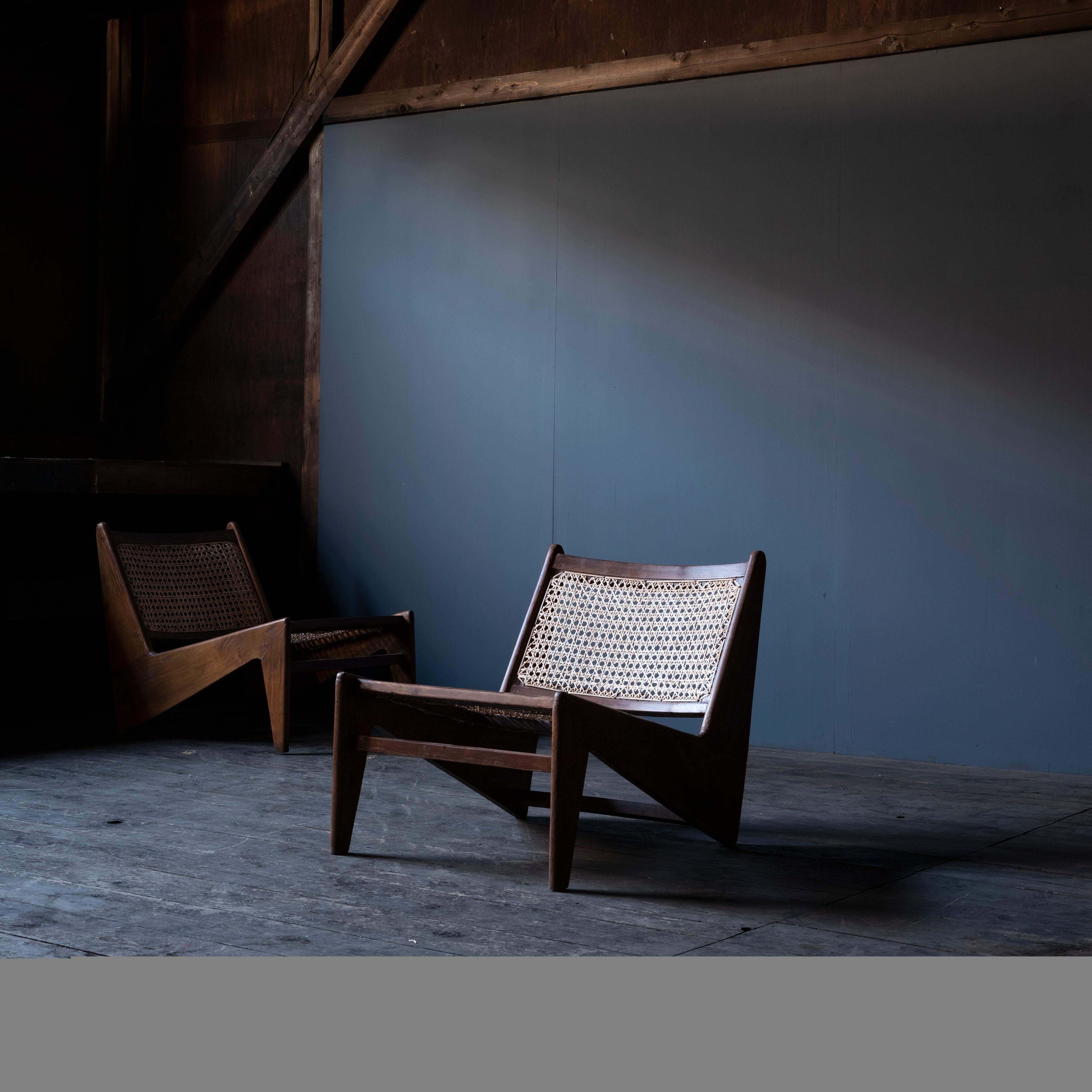 Pierre Jeanneret Kangaroo Chair, circa 1950s, Chandigarh, India In Good Condition For Sale In Edogawa-ku Tokyo, JP