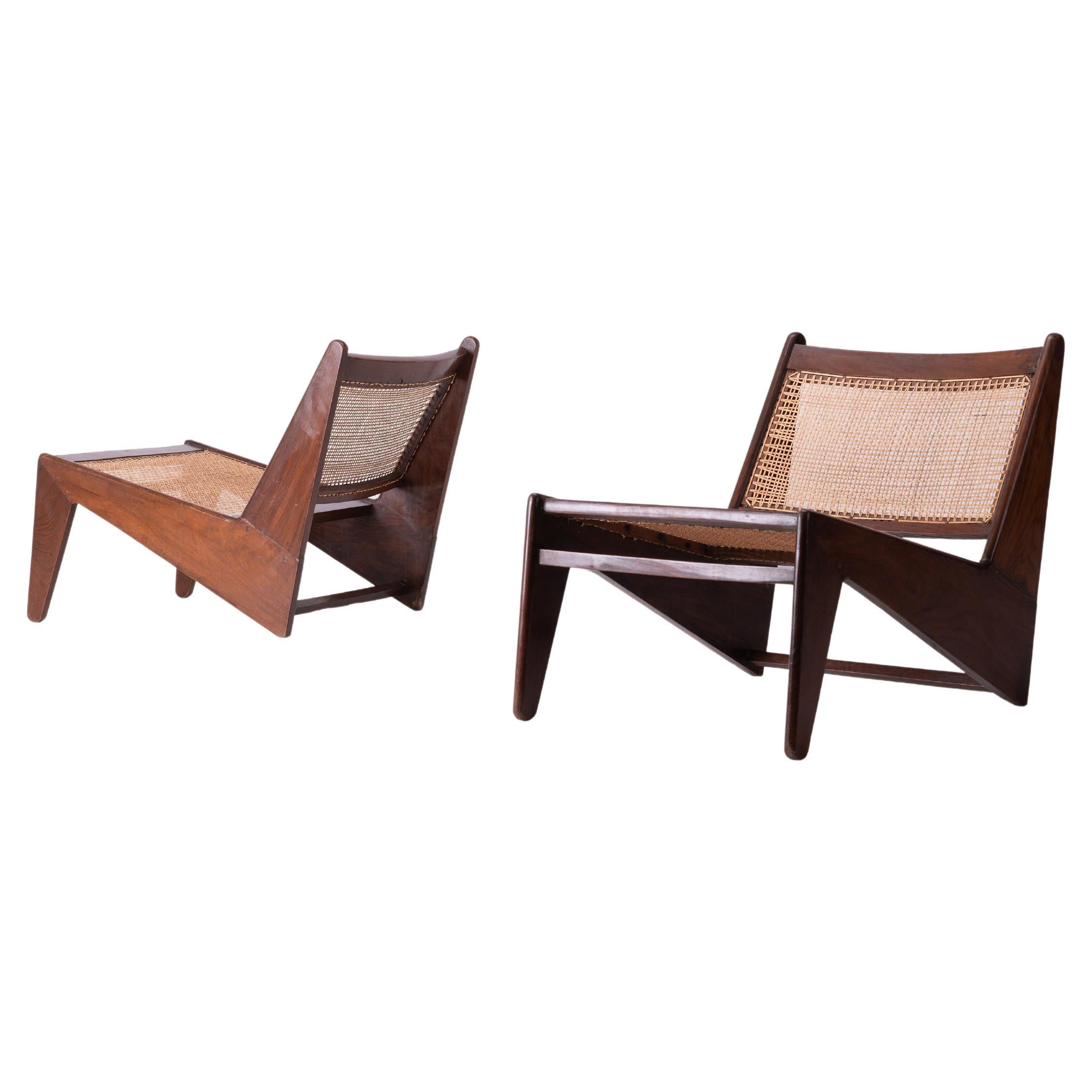 Sedie vintage patinate Pierre Jeanneret, Canguro di Chandigarh, India