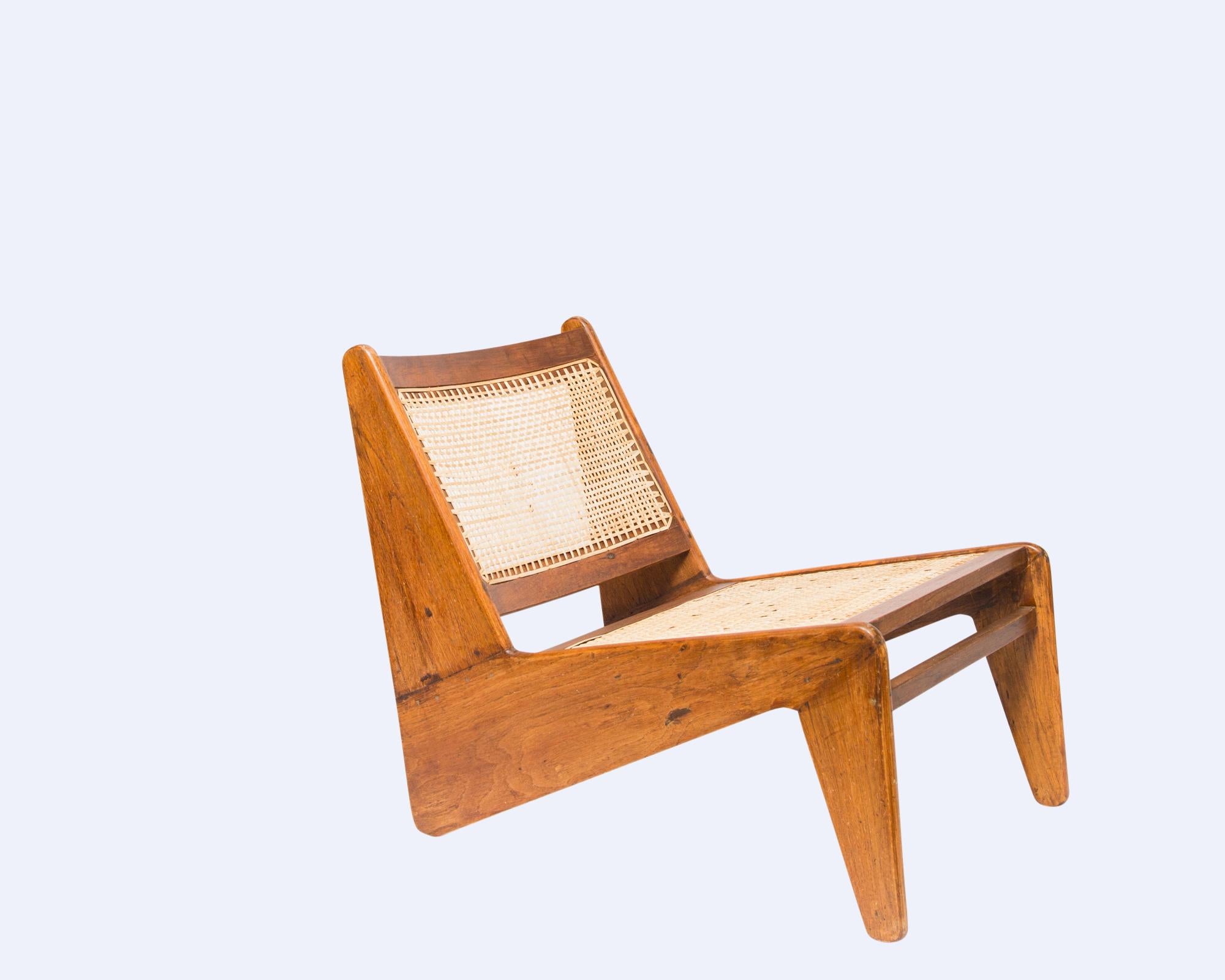 Pierre Jeanneret Kangaroo living room set in teak

Includes:
• 1x kangaroo bench
• 2x kangaroo chair
(Three Pieces Total))

• Excellent condition for age
• Includes “Certificate of Authenticity”, certified by Jacques Dworczak, world-renowned