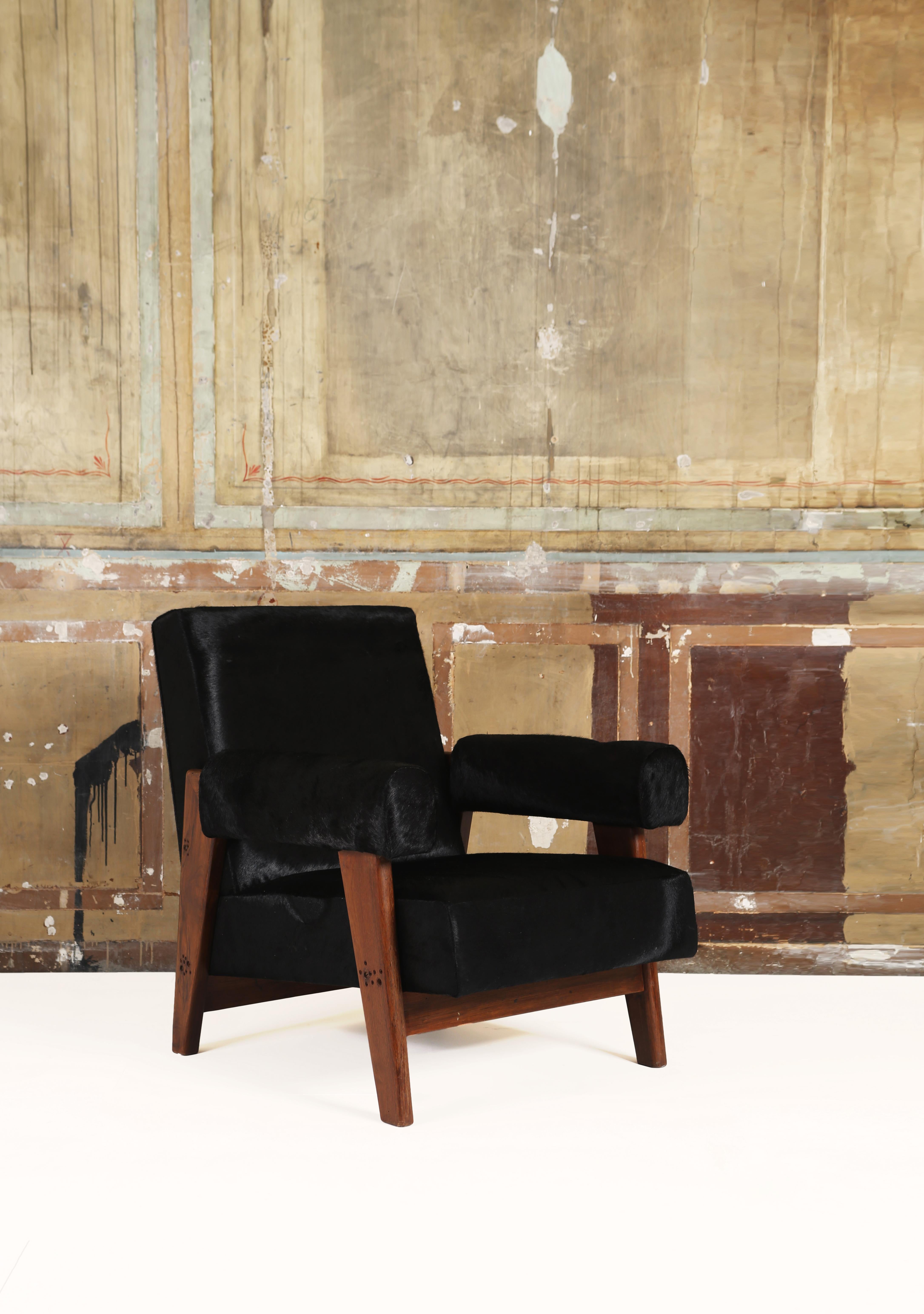 Pierre Jeanneret /Le Corbusier, LC/PJ-SI-42-A/B Sofa Armchairs Set In Good Condition For Sale In Paris, FR