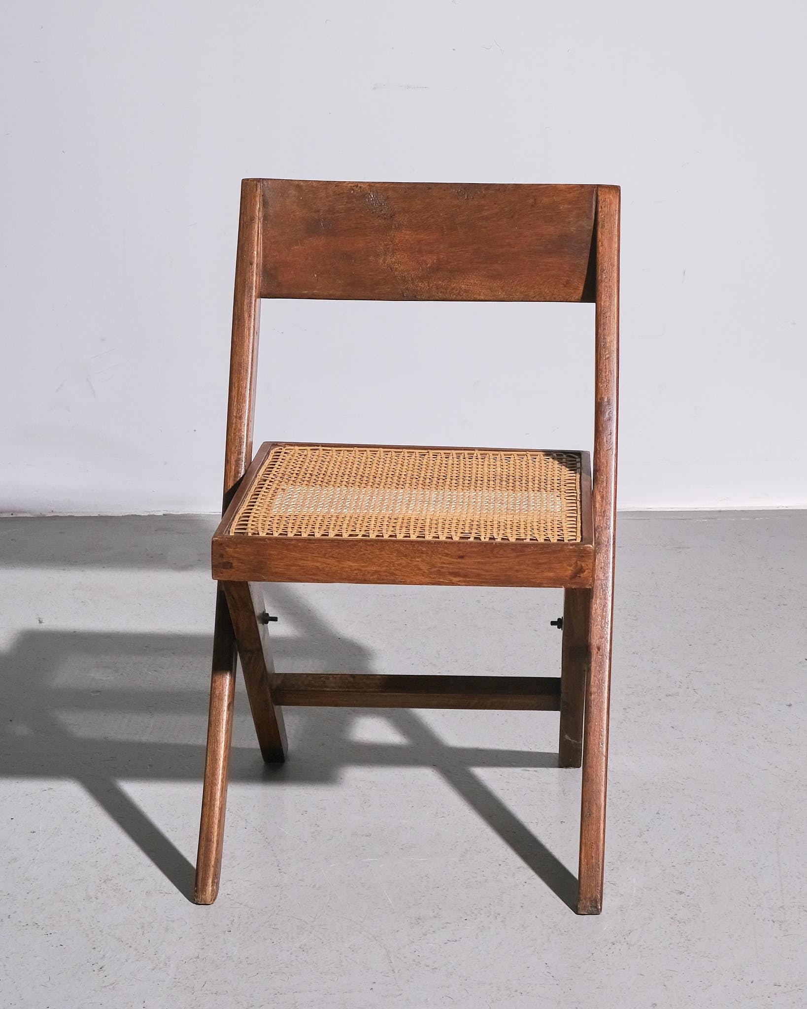 Esszimmerstuhl „Library“ von Pierre Jeanneret (Moderne der Mitte des Jahrhunderts) im Angebot