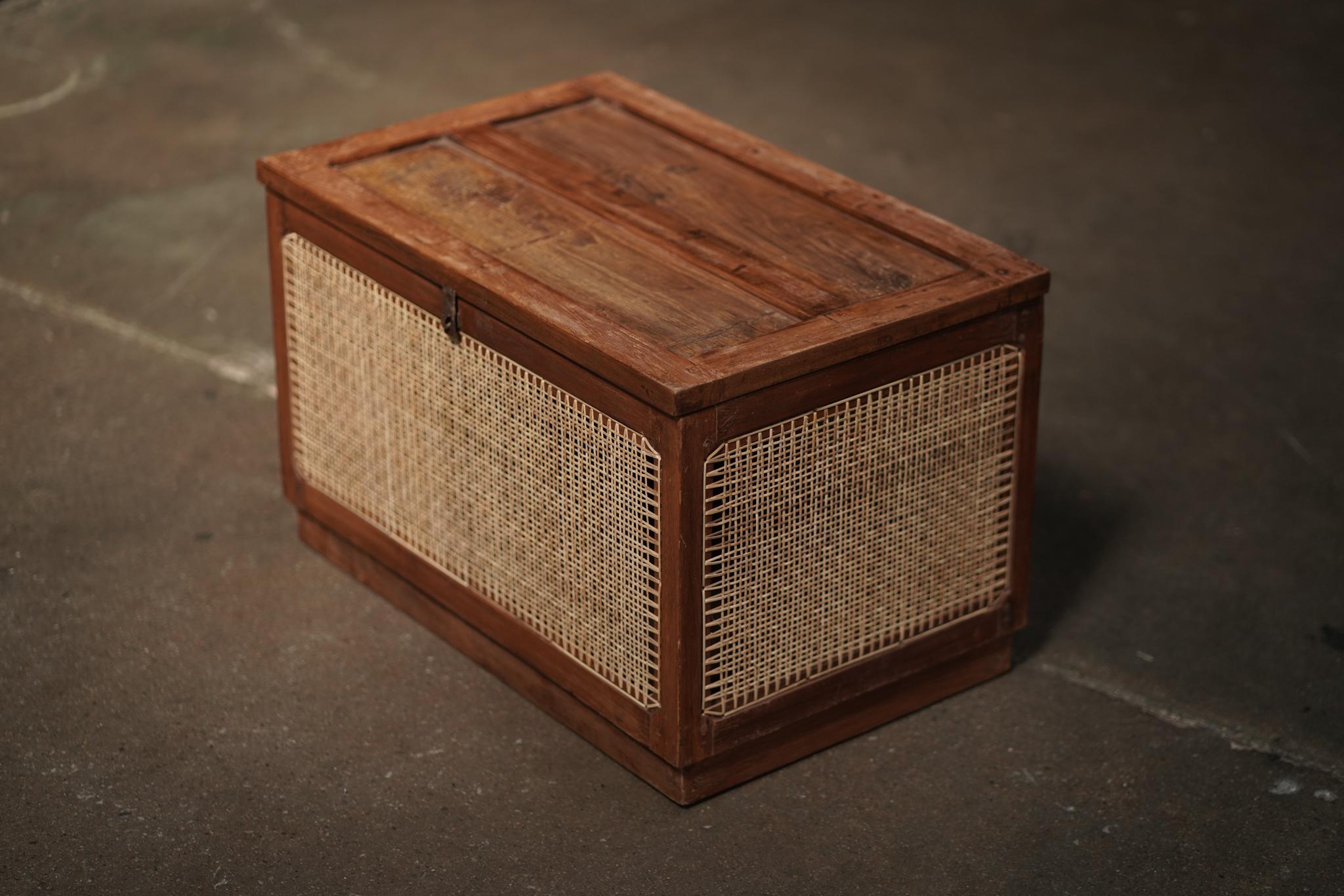 Métal Boîte en lin Pierre Jeanneret en vente