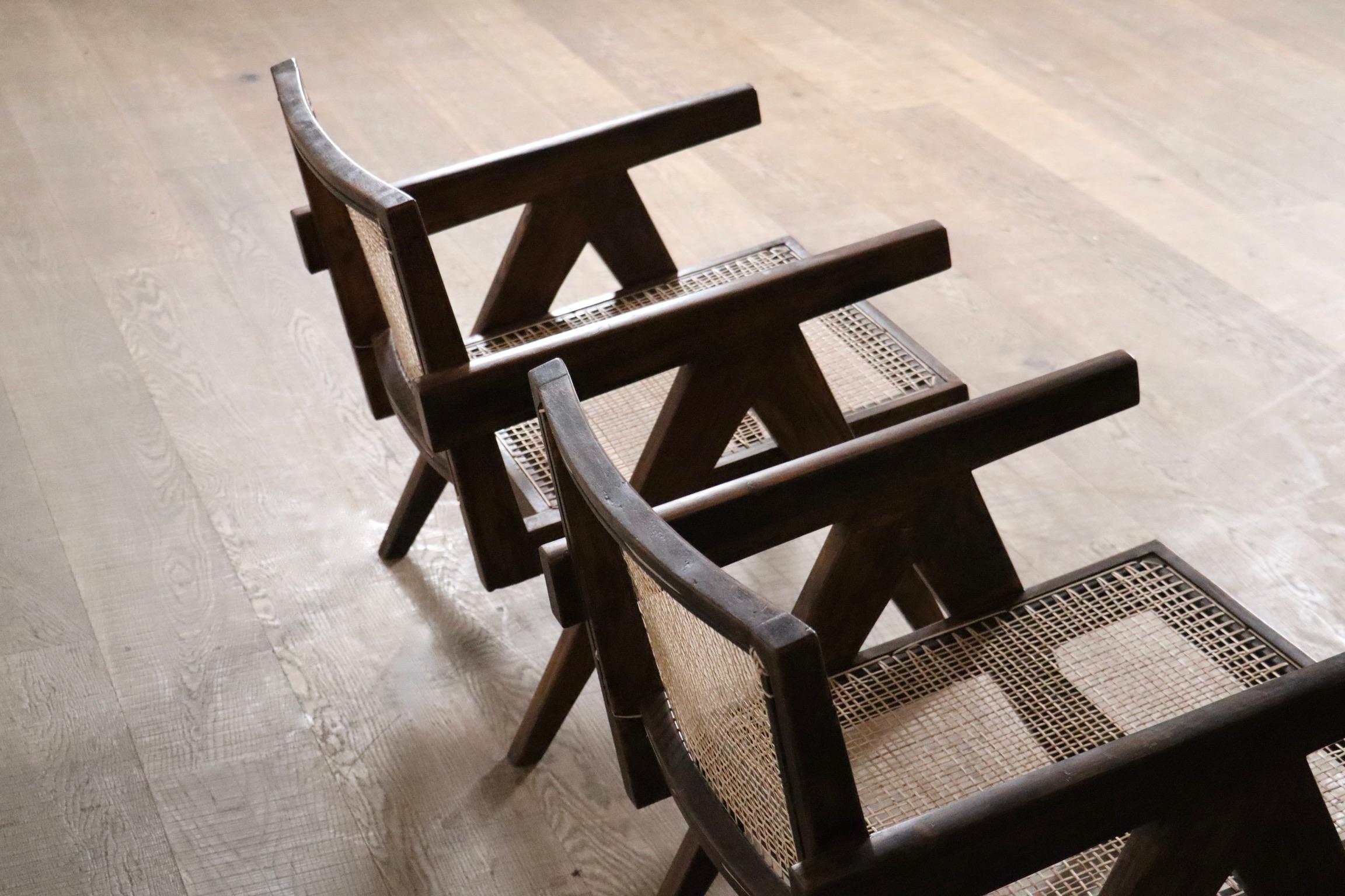 Raros sillones Pierre Jeanneret 