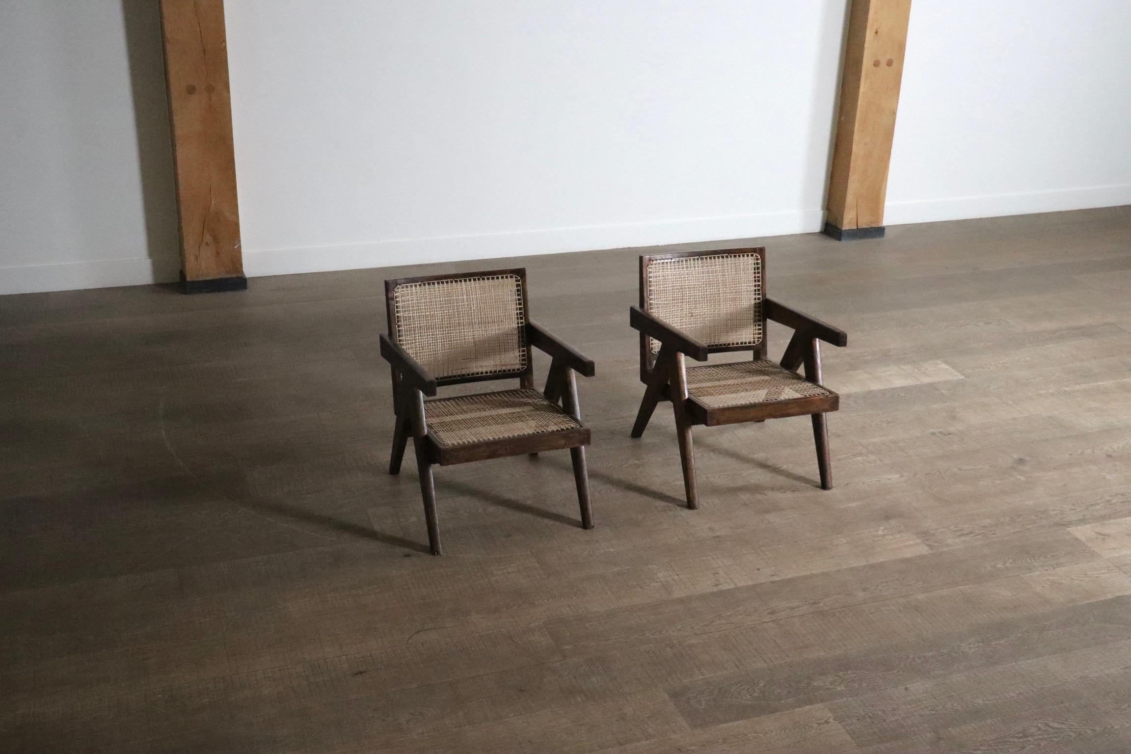 Sillas de salón Pierre Jeanneret PJ-SI-29-A de teca y caña, años 50 mediados del siglo XX en venta