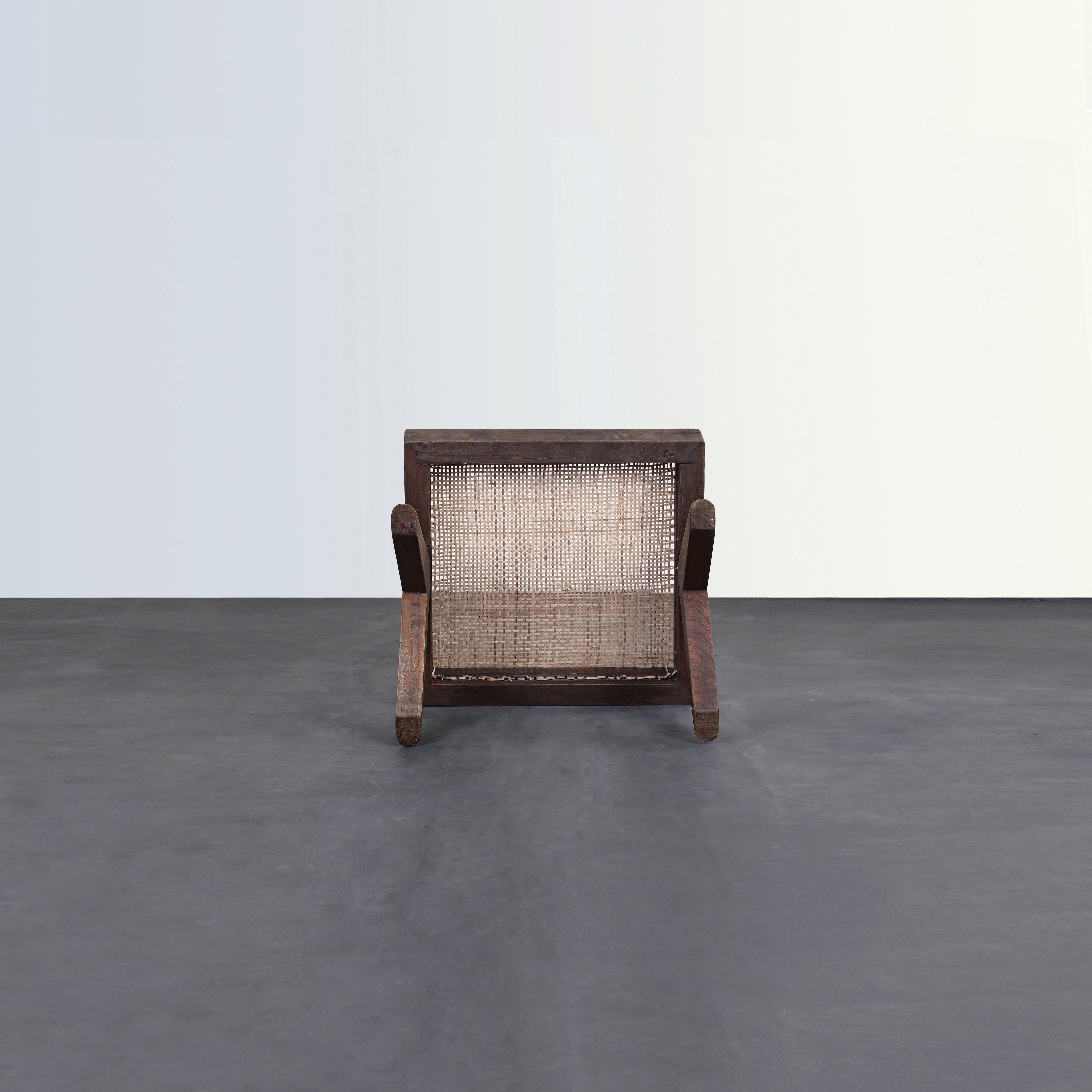 Milieu du XXe siècle Tabouret bas en rotin authentique Pierre Jeanneret, mi-siècle moderne PJ-SI-29-E en vente