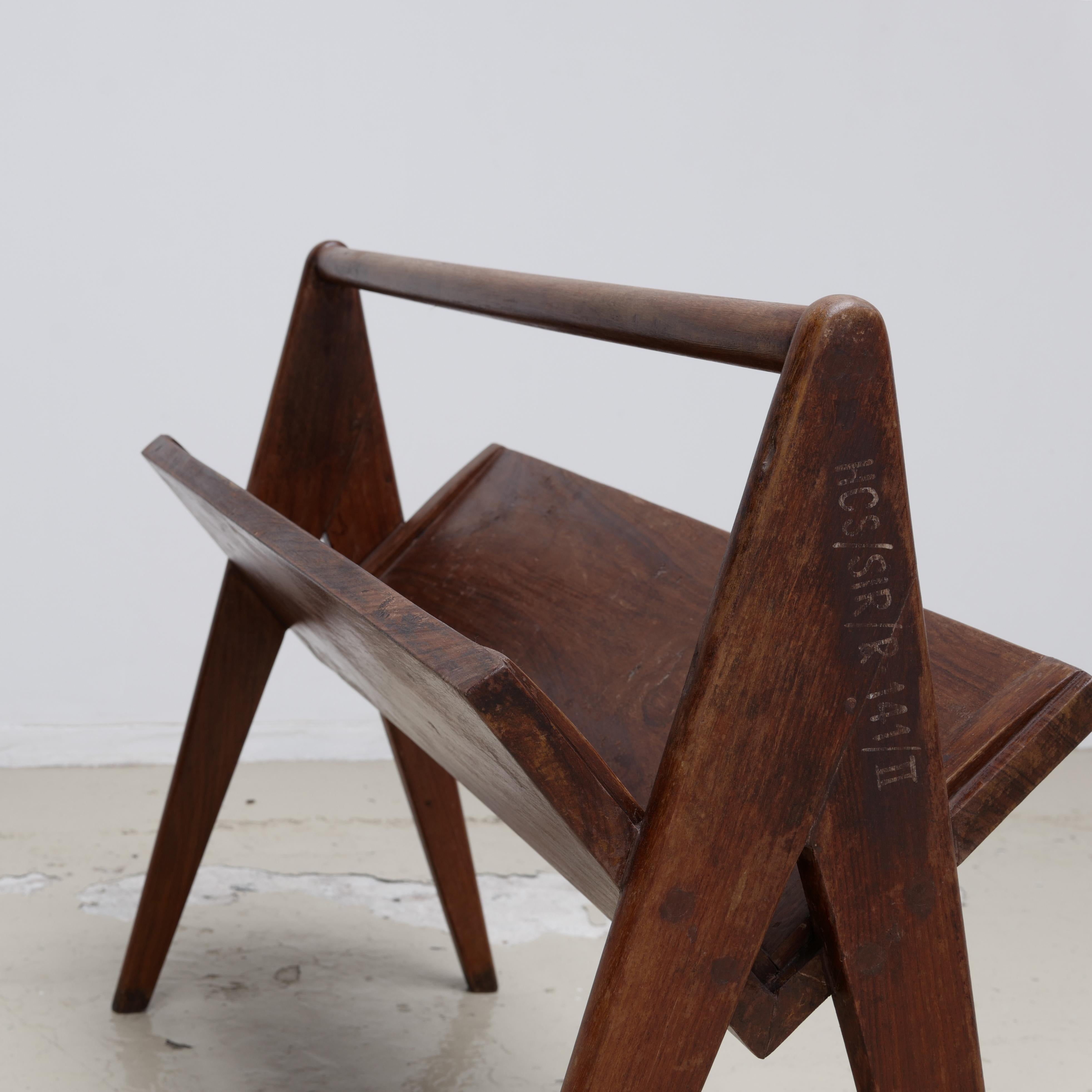 Designed by Pierre Jeanneret, this magazine rack was used in the High Court from Chandigarh, India.
It was actually used and is in generally good condition with some scratches.
Provenance:High Court, Chandigarh,India